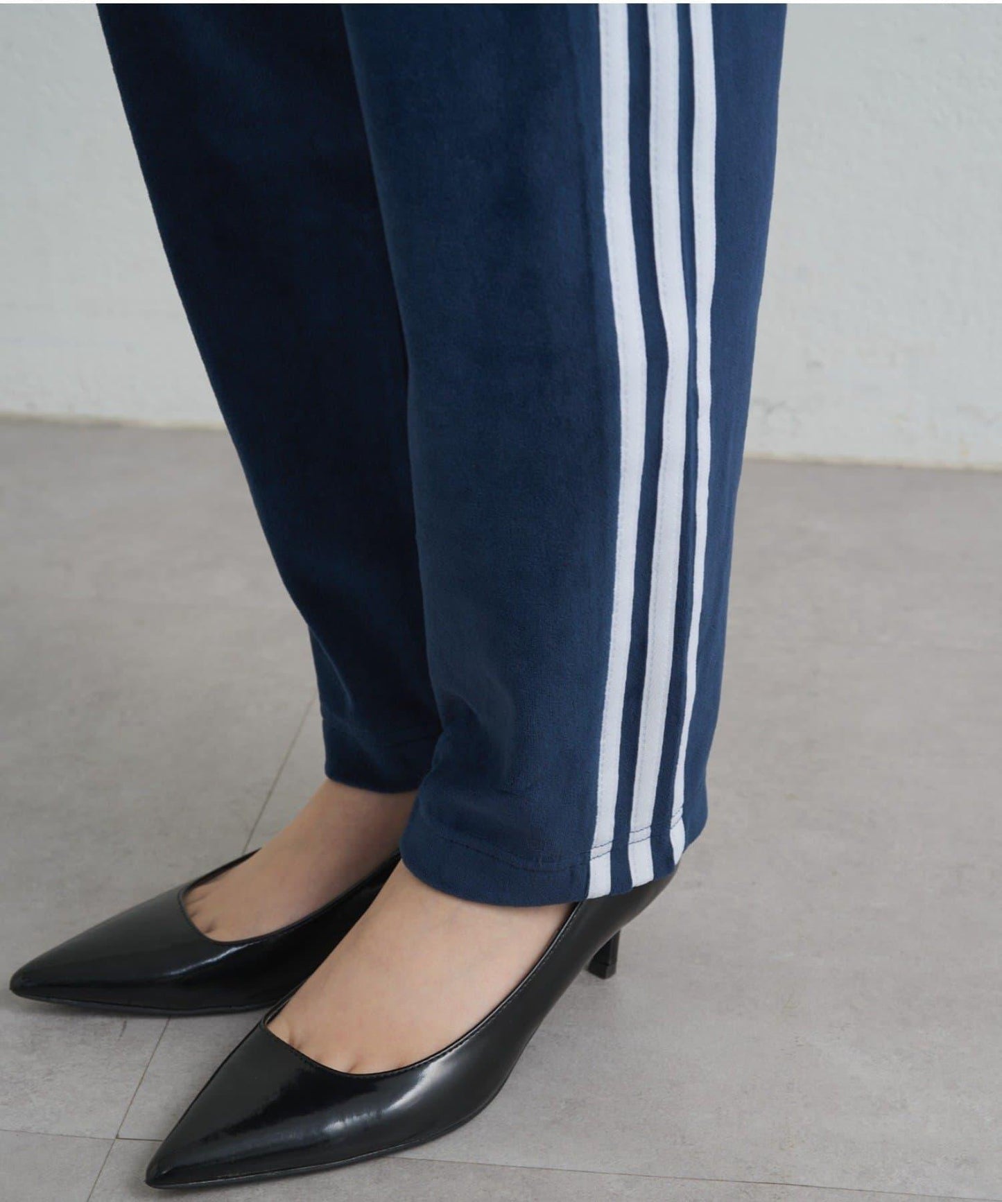 adidas 天鵝絨運動長褲