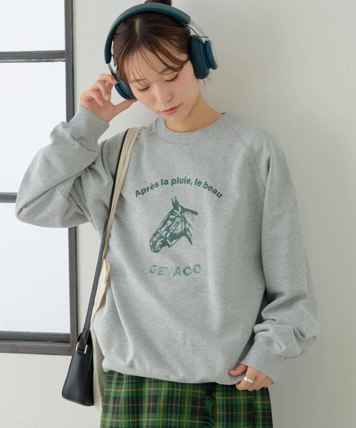 【GEVACO】加絨刺繡印花套頭衫