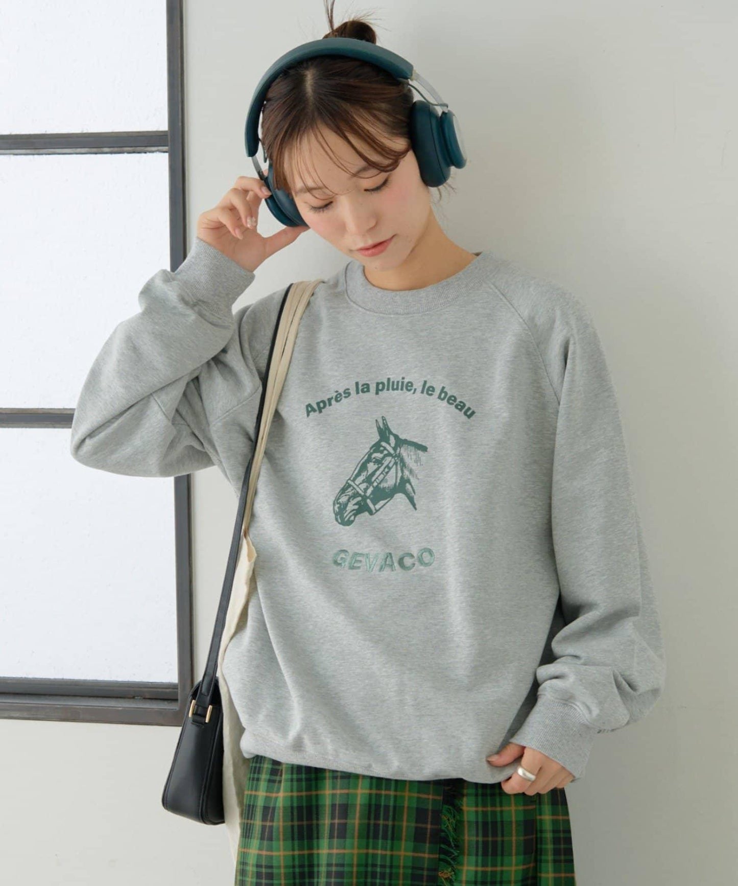【GEVACO】加絨刺繡印花套頭衫