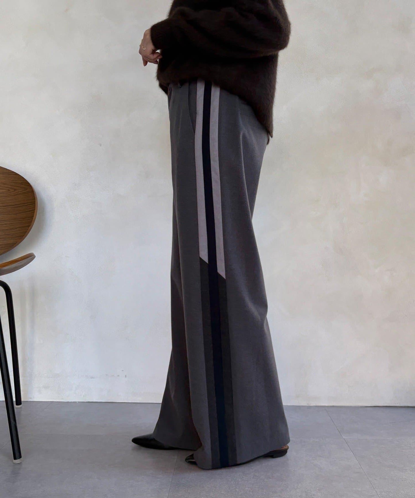 側邊條紋寬腿褲