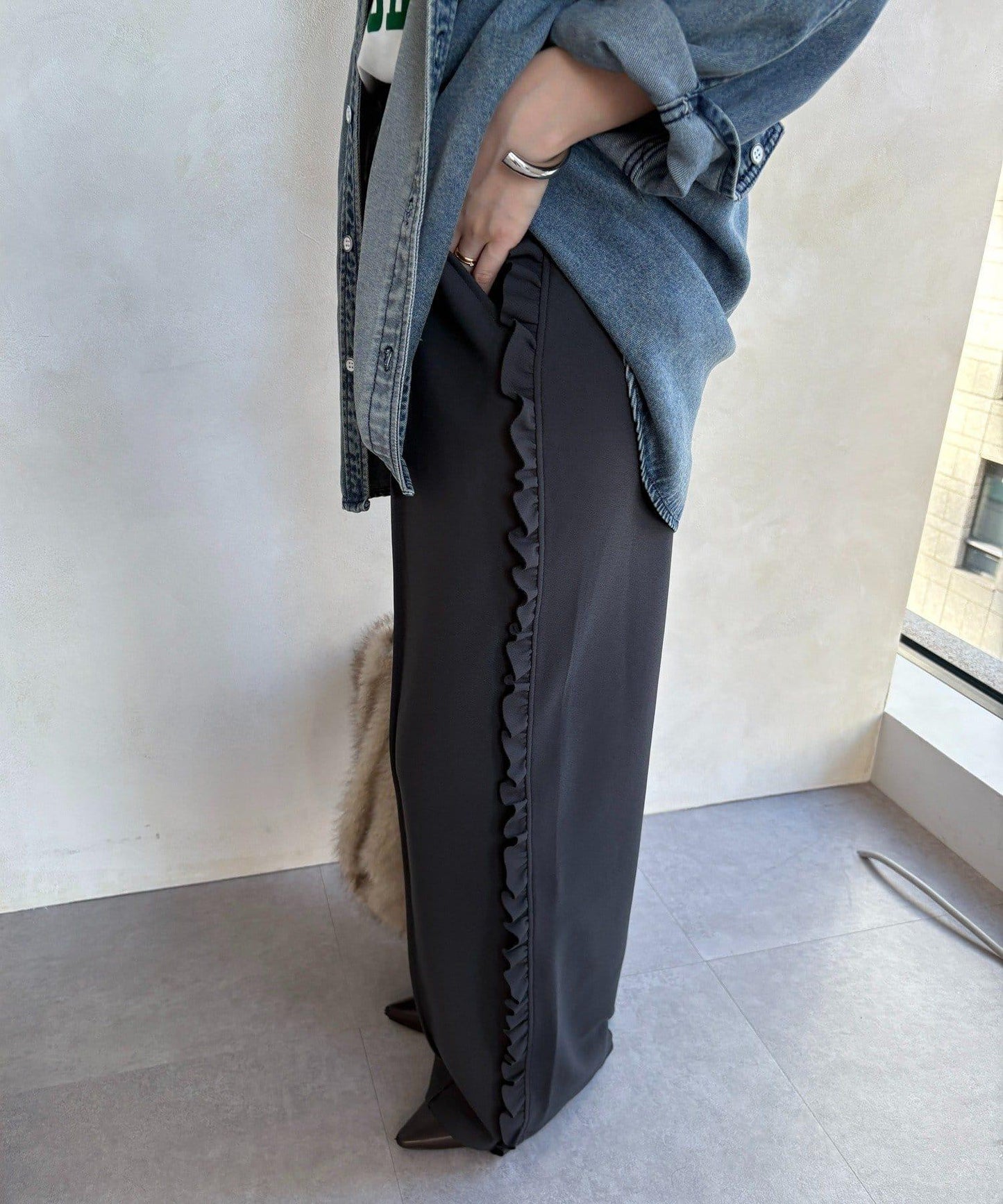 剪裁喬其紗側邊荷葉邊褲