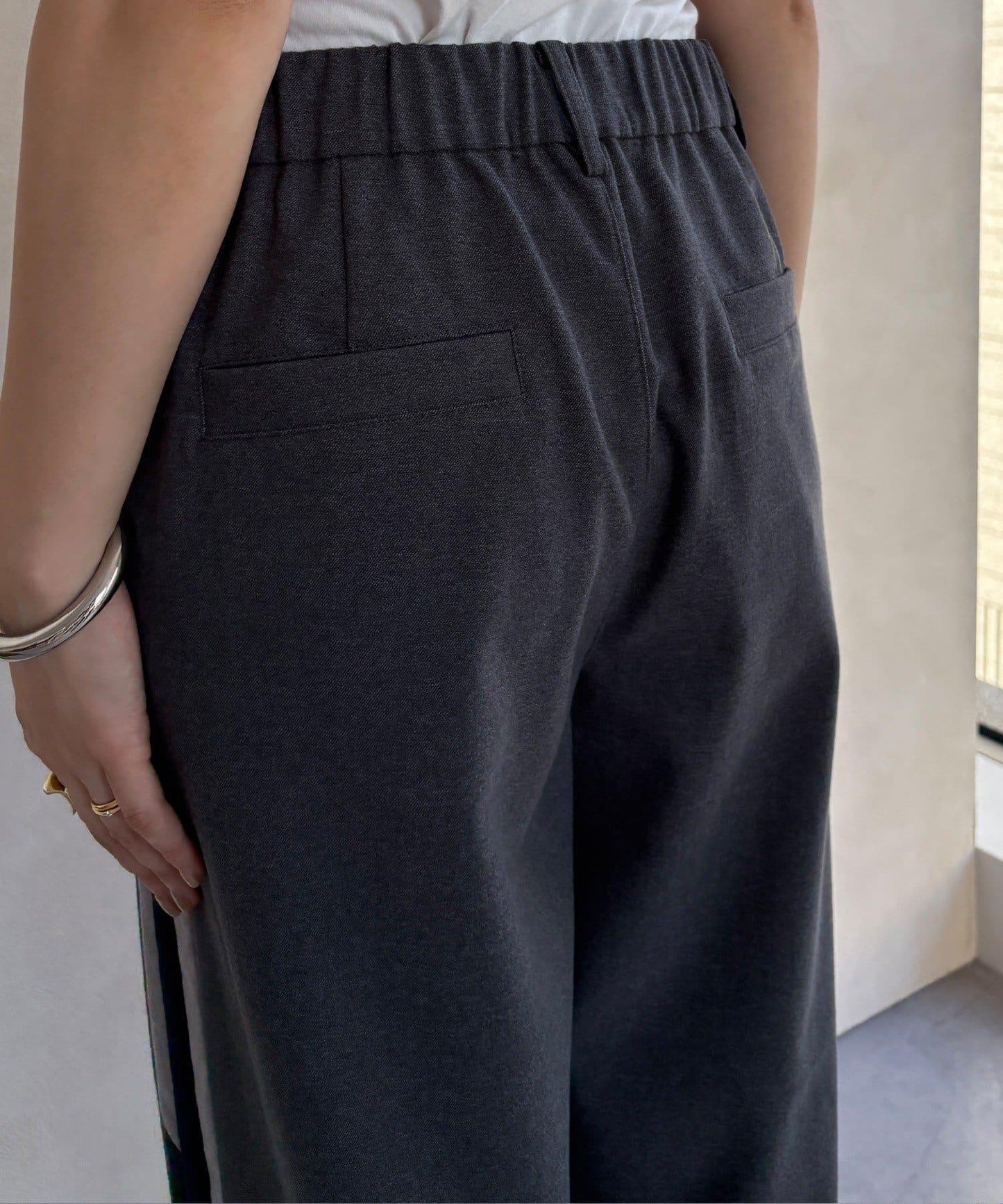 側邊條紋寬腿褲