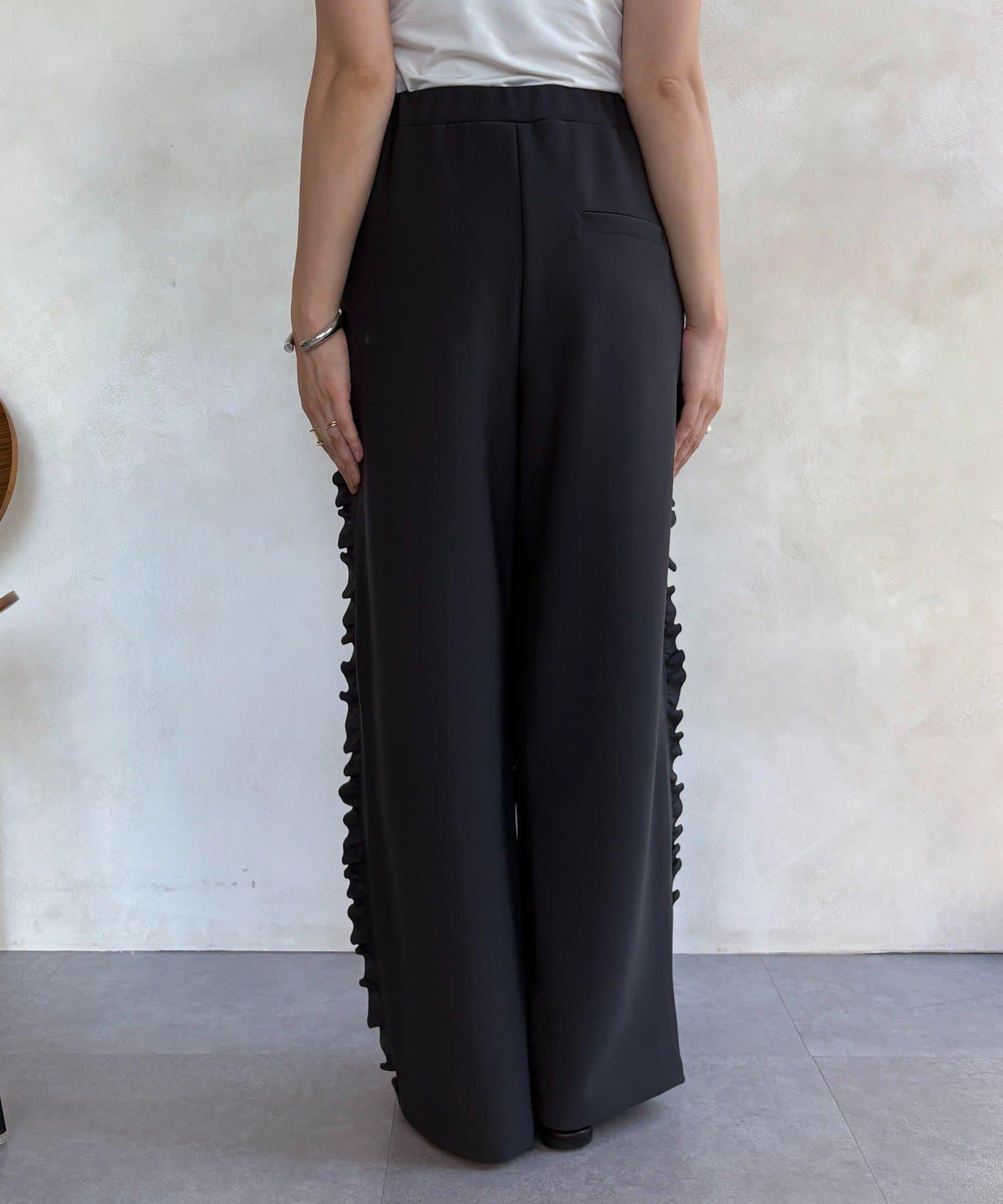 剪裁喬其紗側邊荷葉邊褲