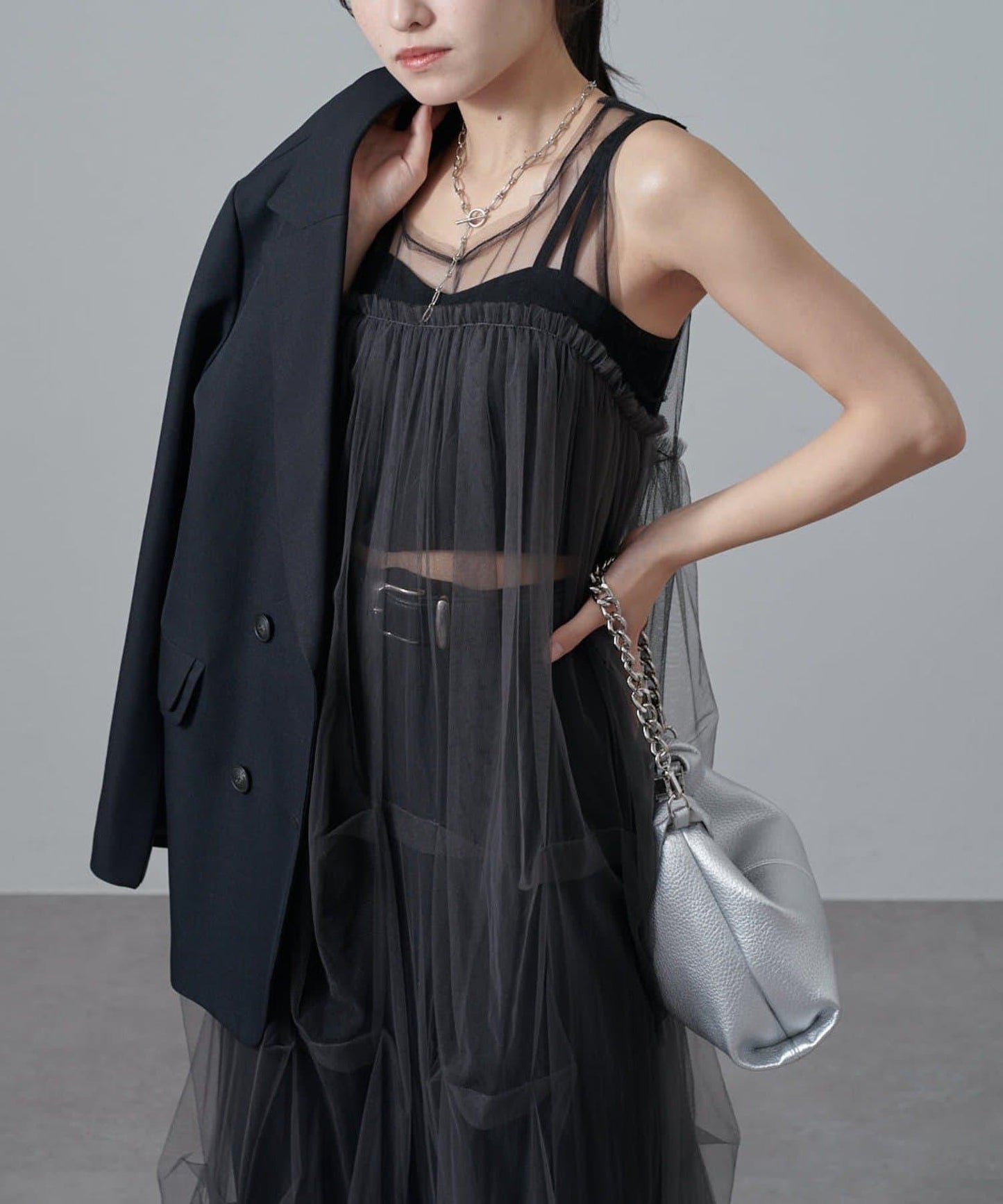 軟紗泡泡袖連衣裙