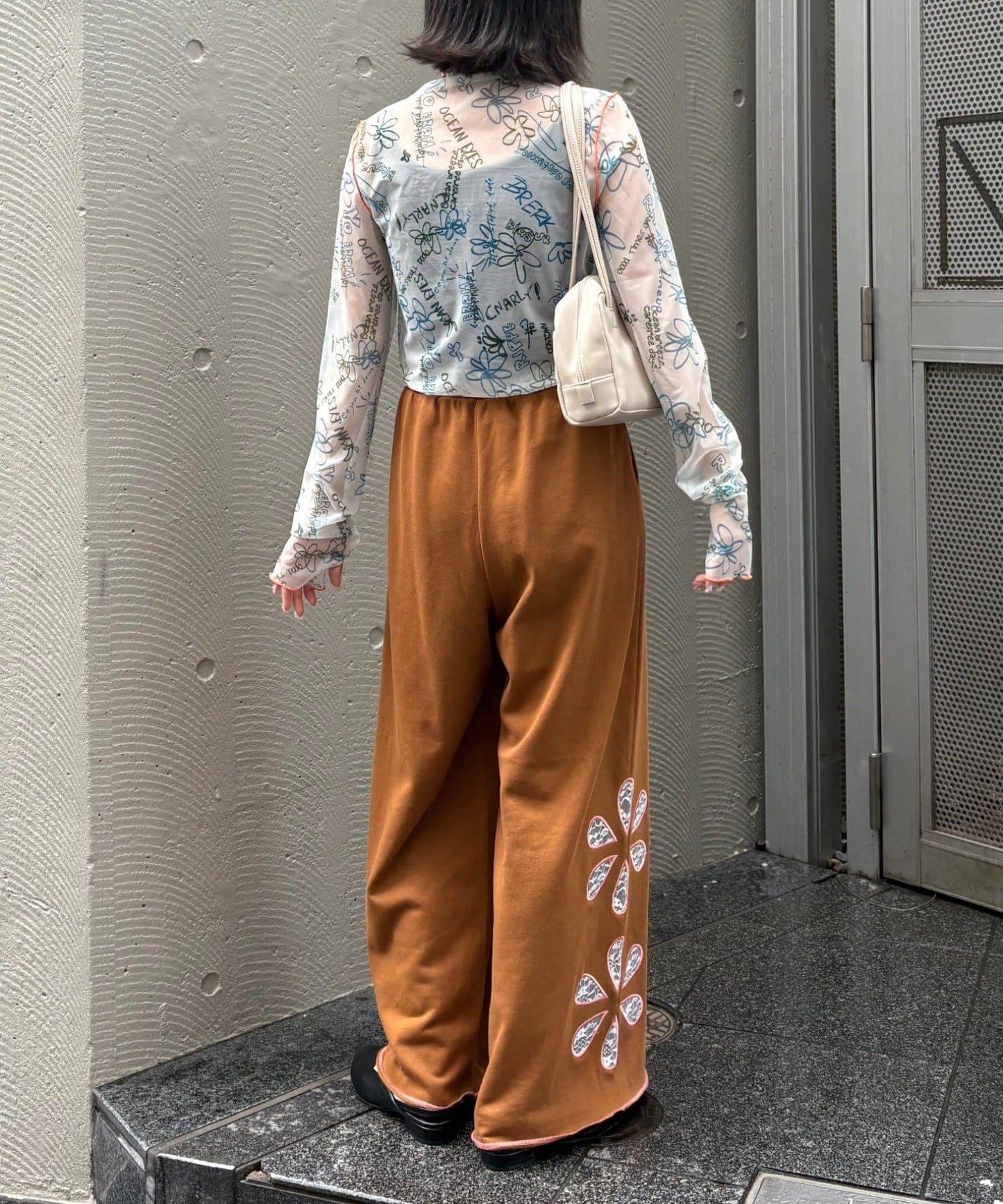 H.S花卉剪裁寬鬆衛褲