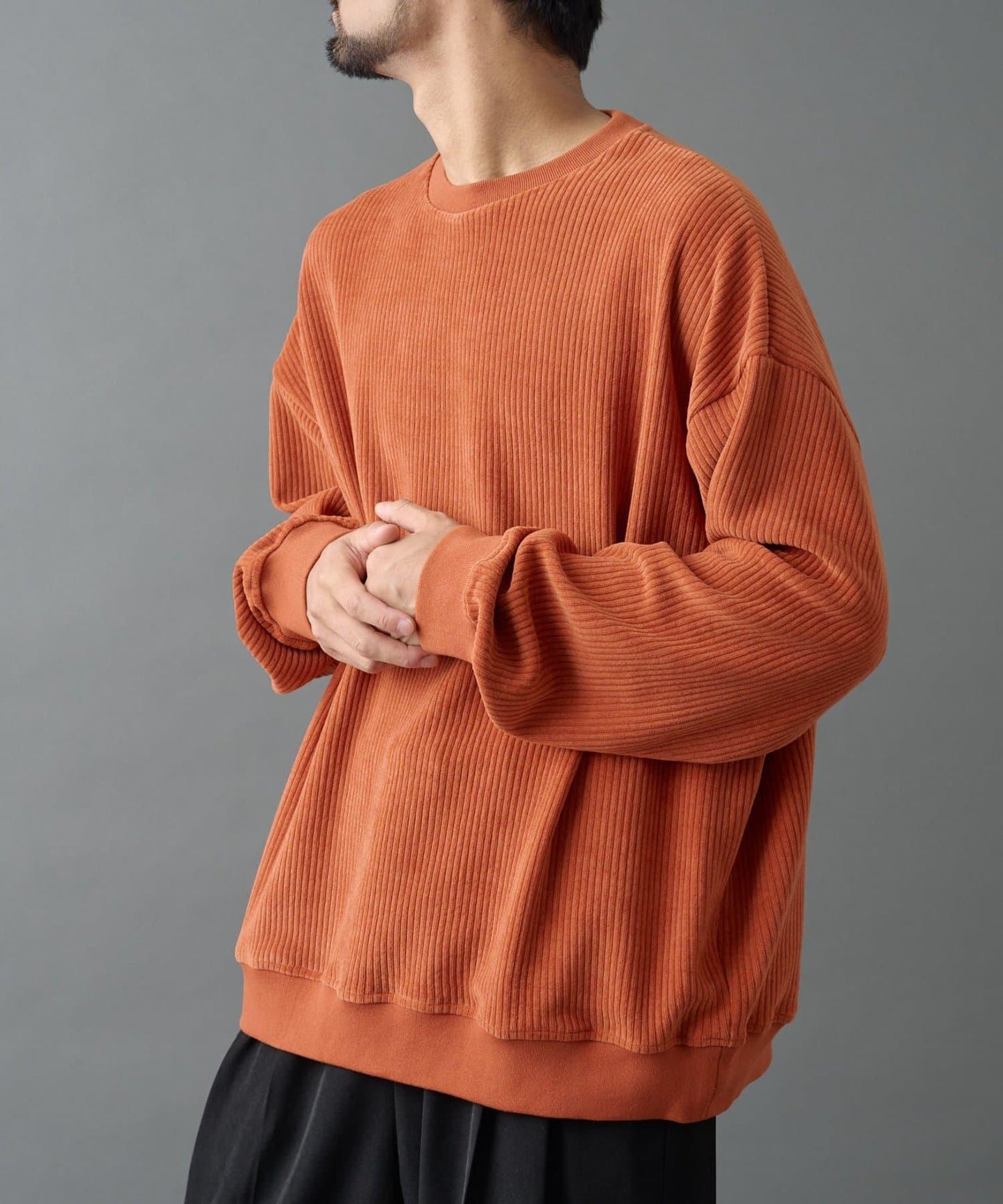 剪裁燈芯絨圓領衫