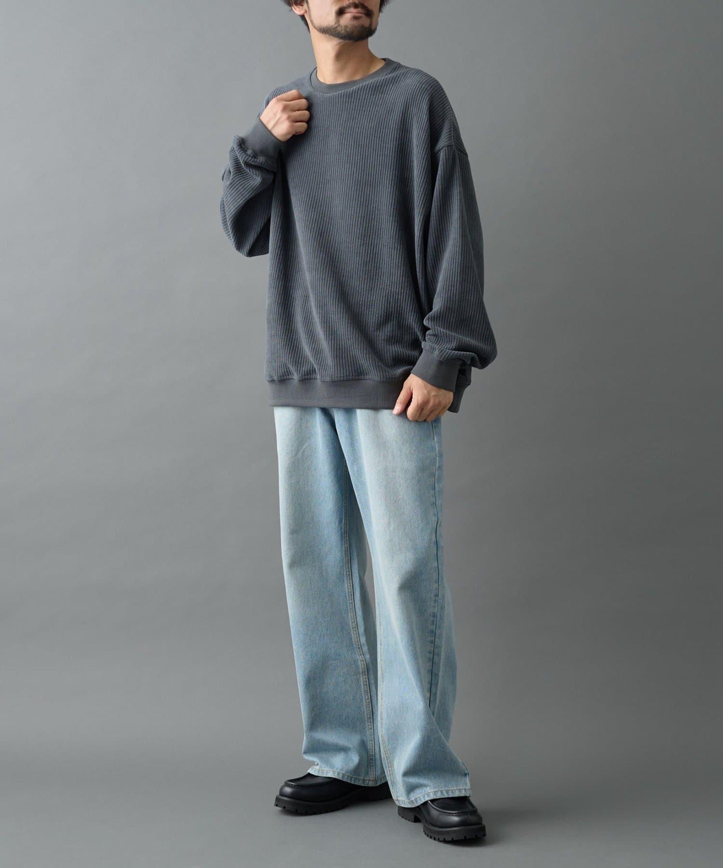 剪裁燈芯絨圓領衫