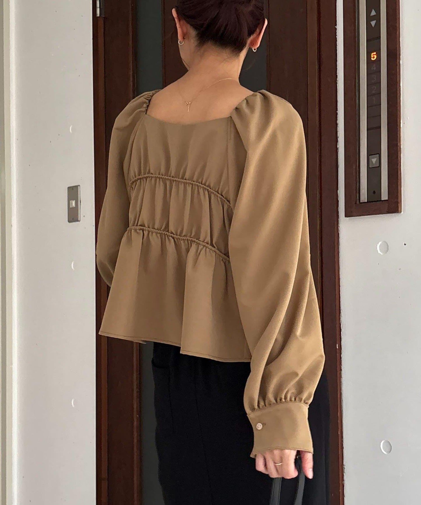 【前後兩穿設計】方領泡泡袖襯衫