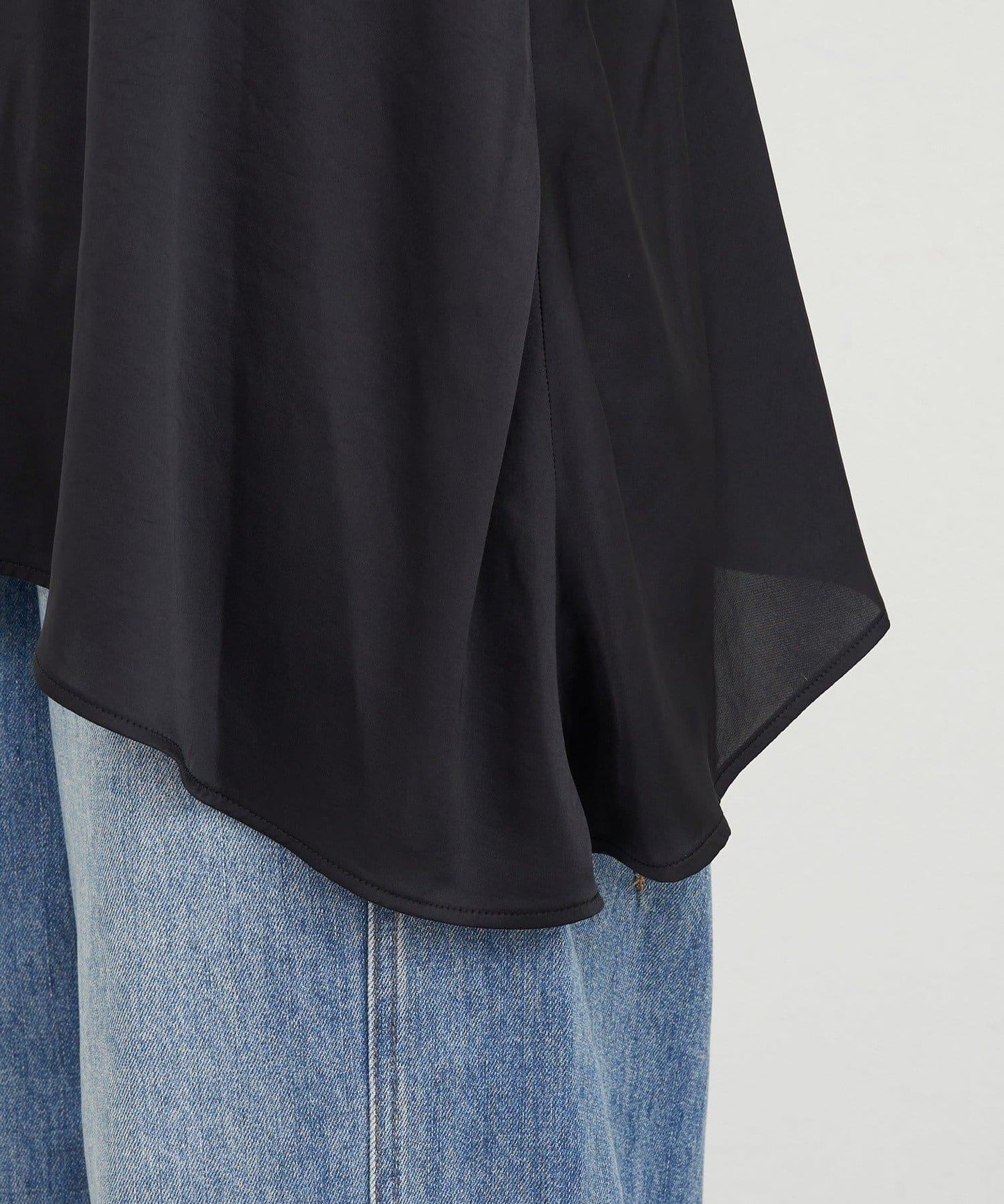 不規則下襬吊帶背心