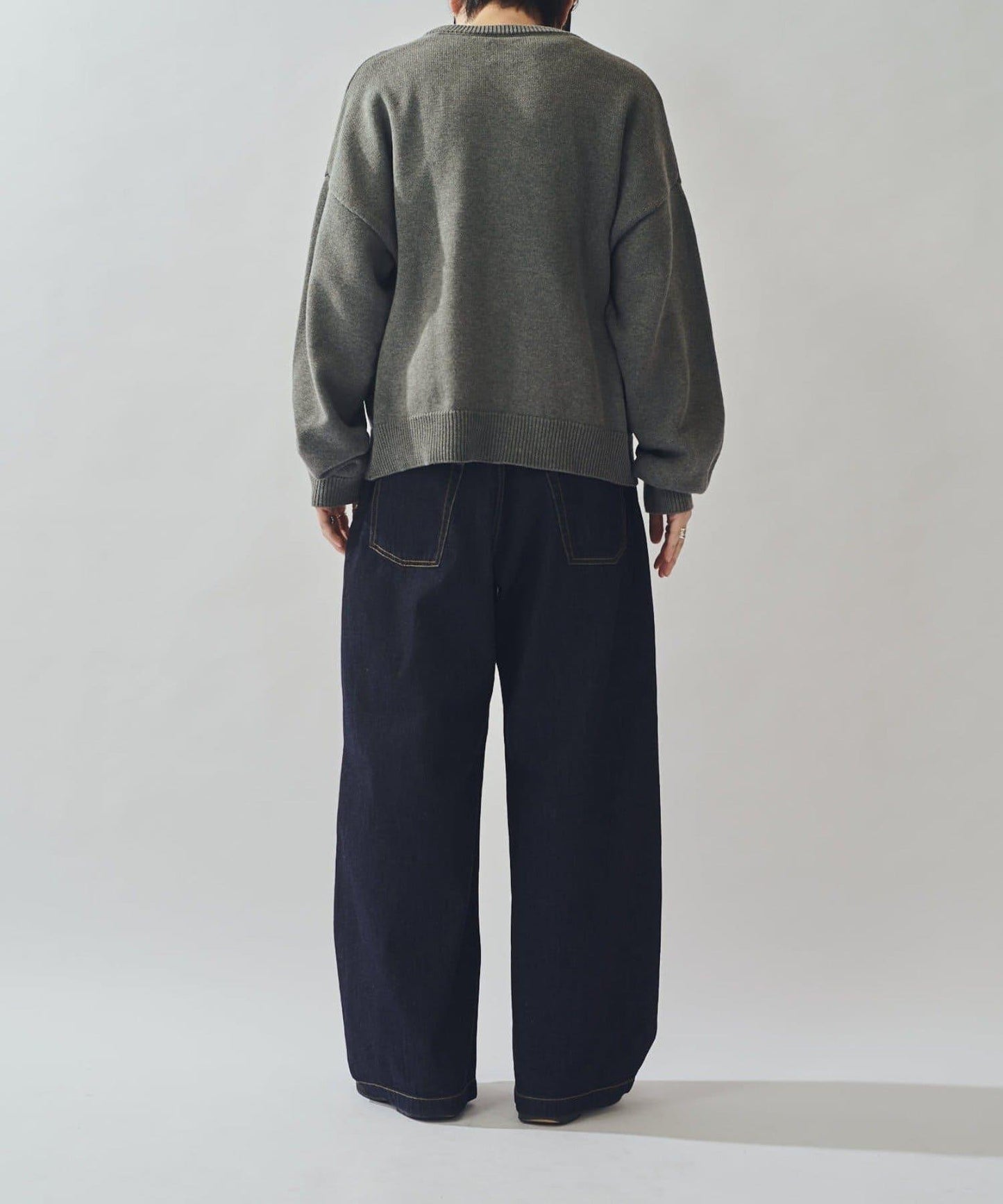 硬挺直筒牛仔褲