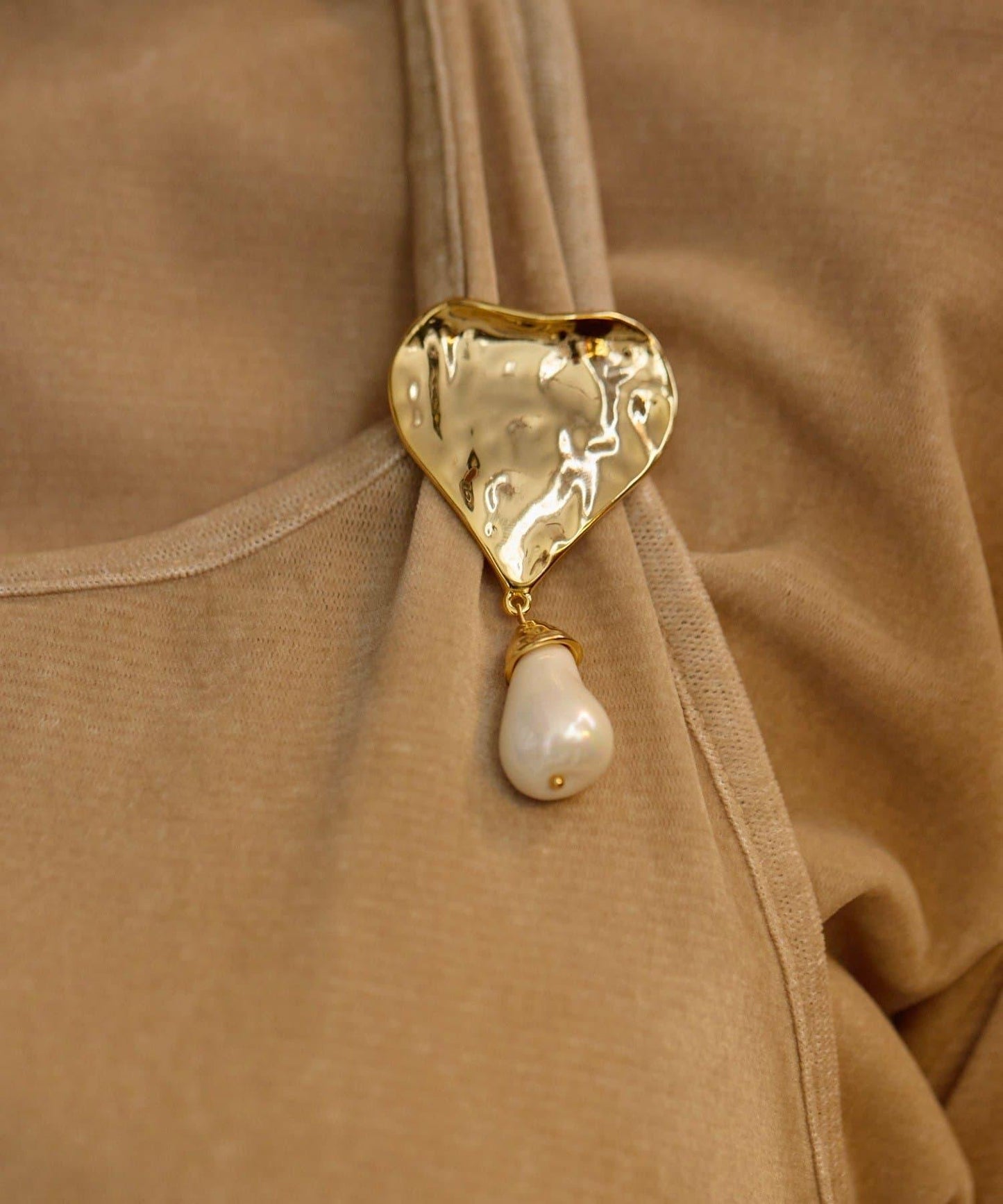 愛心×水滴珍珠胸針