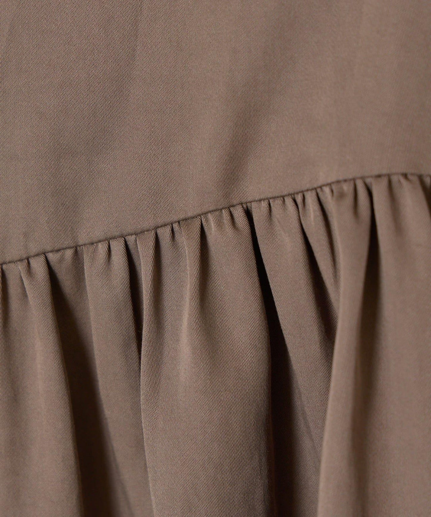 後背拼接褶皺襯衫