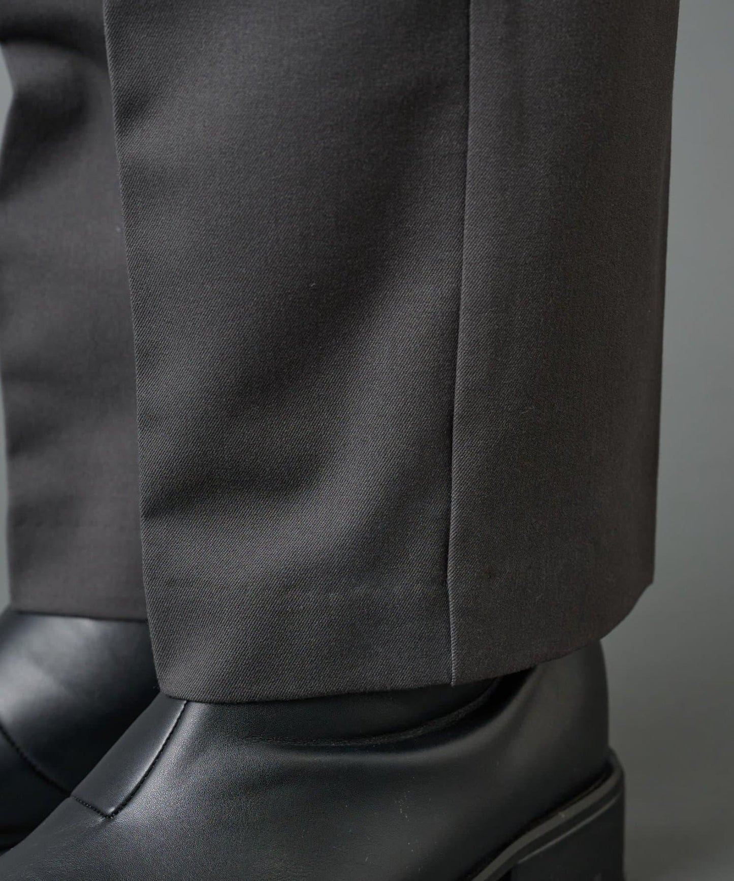 後開衩羊毛錐形休閒褲