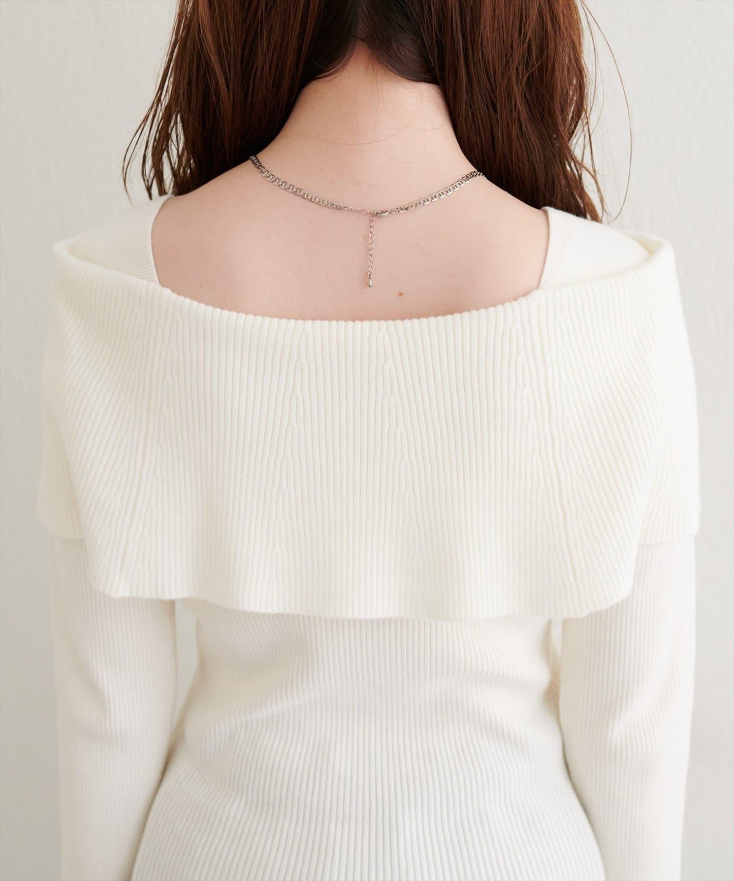 一字肩設計針織衫