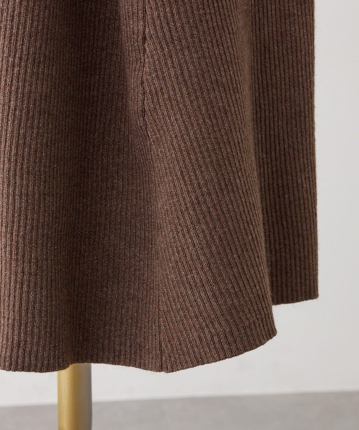 帶領金色紐釦針織長款連衣裙