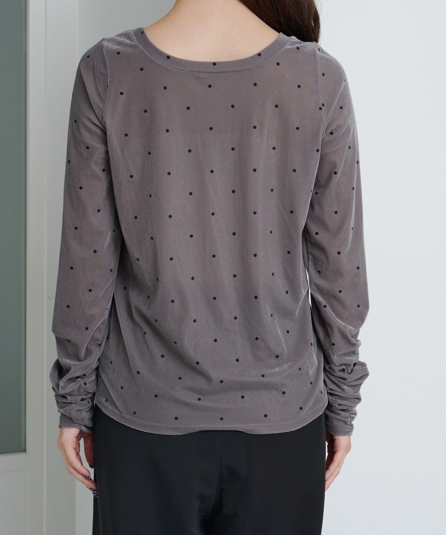 波點天鵝絨蝴蝶結領套頭衫