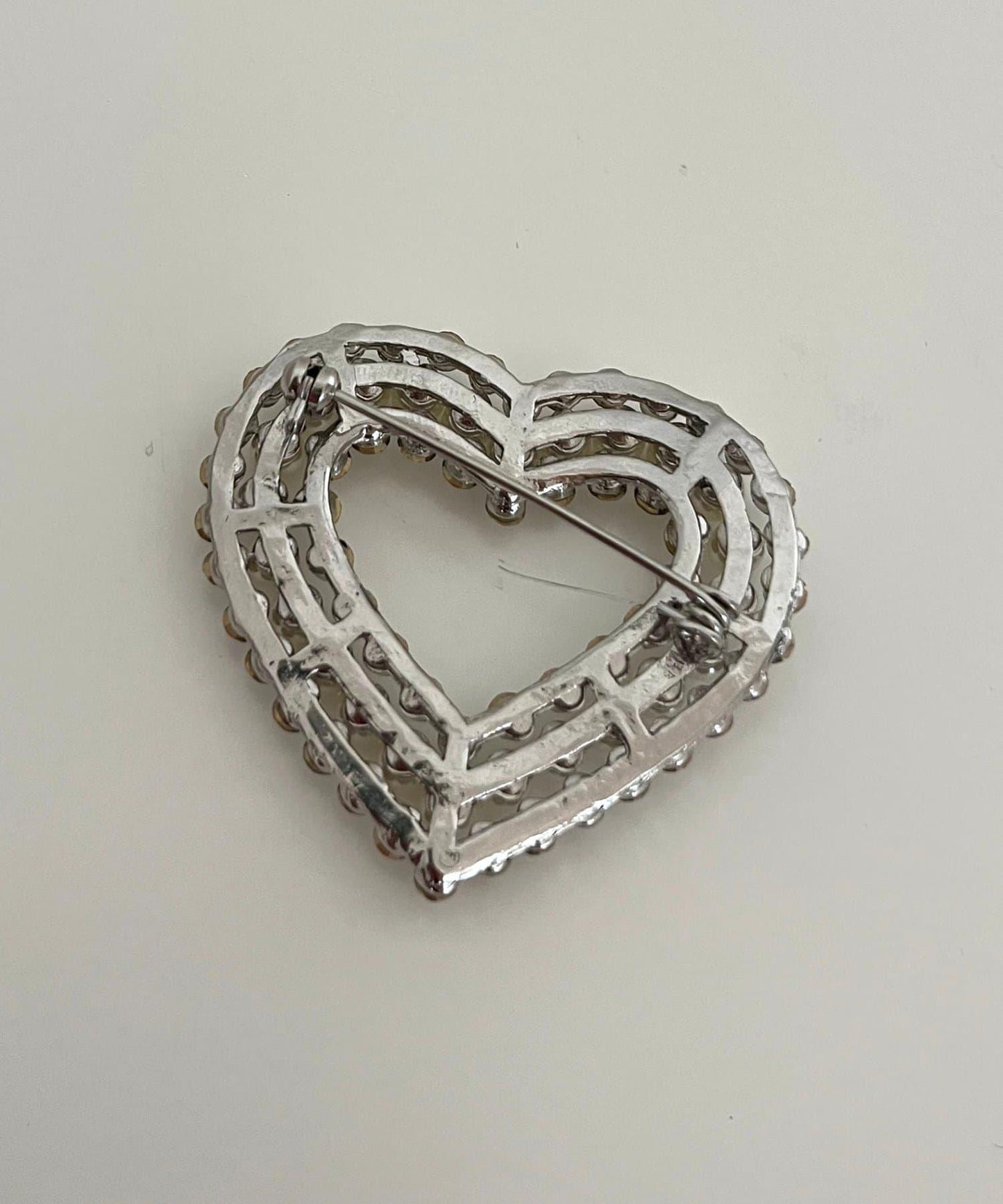 珍珠裝飾愛心胸針