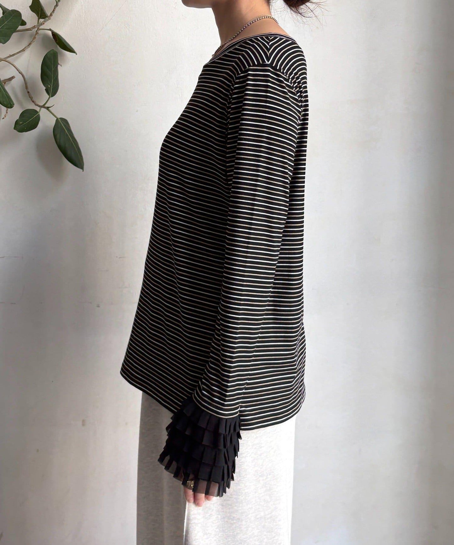 袖部荷葉邊上衣