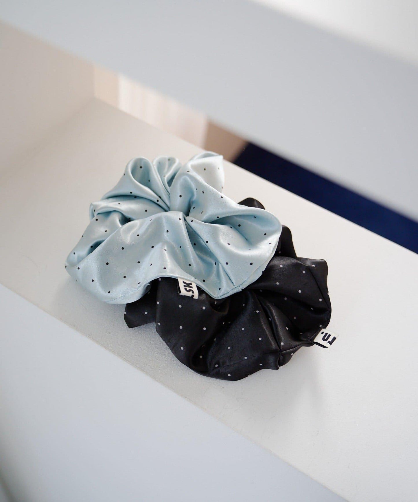 【fiw.】緞面波點發圈