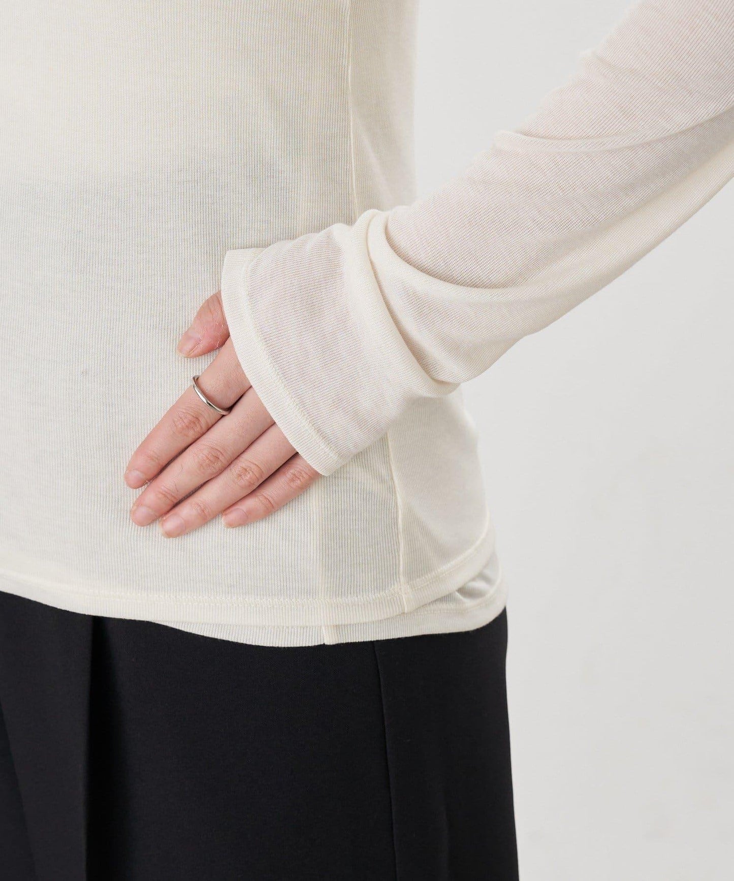 吊帶背心疊穿長袖T恤