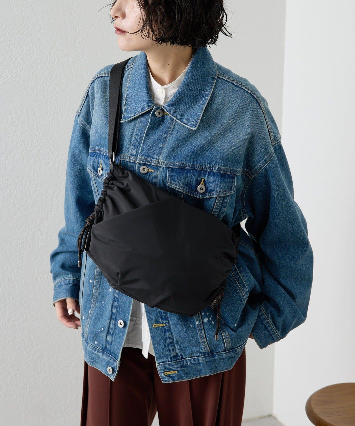 防潑水/超輕量300g抽繩單肩包