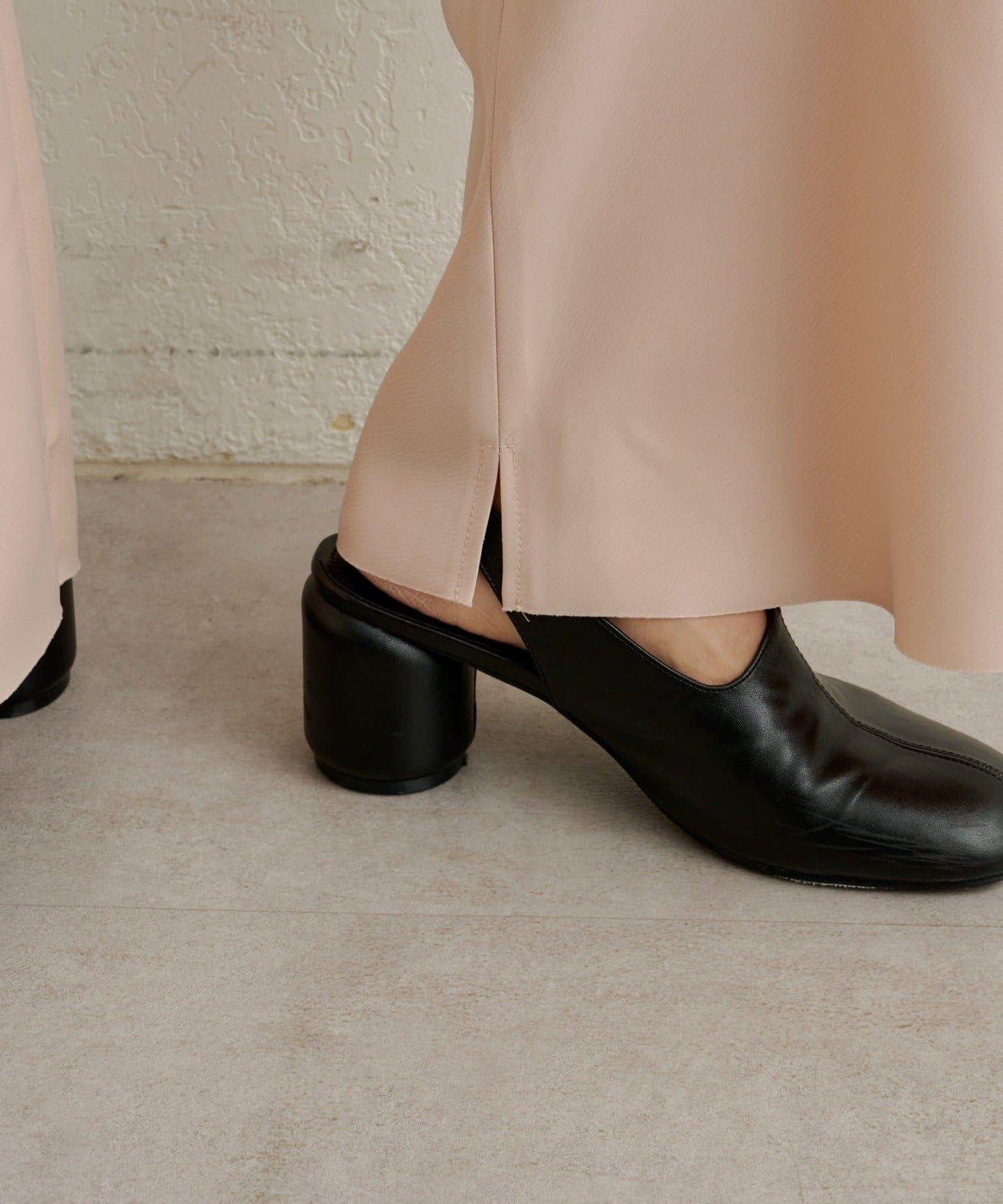 緞面斜裁休閒褲