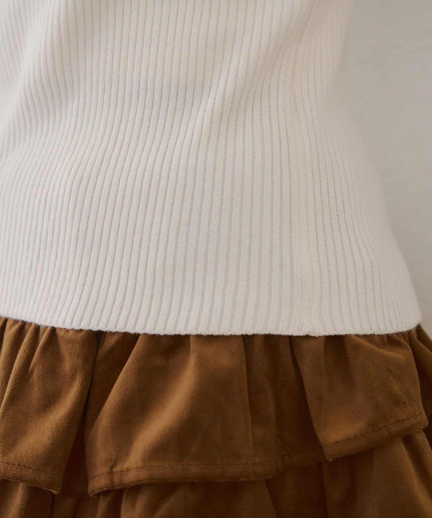 【RMAF】一字肩配胸針針織衫