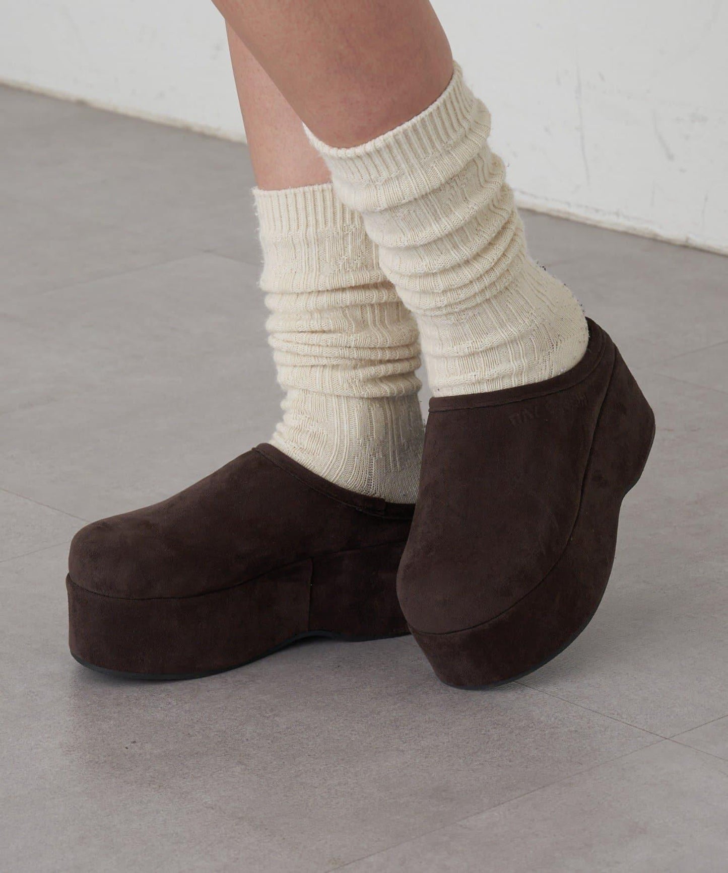 RAY CASSIN 厚底毛絨一腳蹬休閒鞋