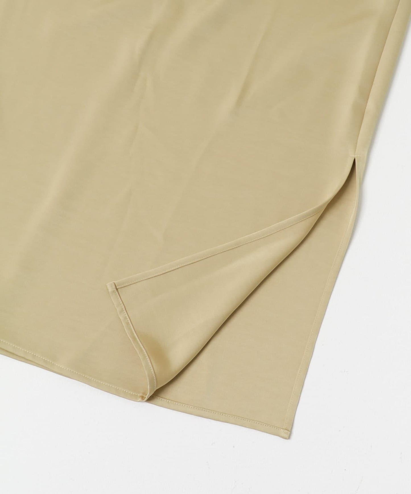 抽繩緞面吊帶連衣裙