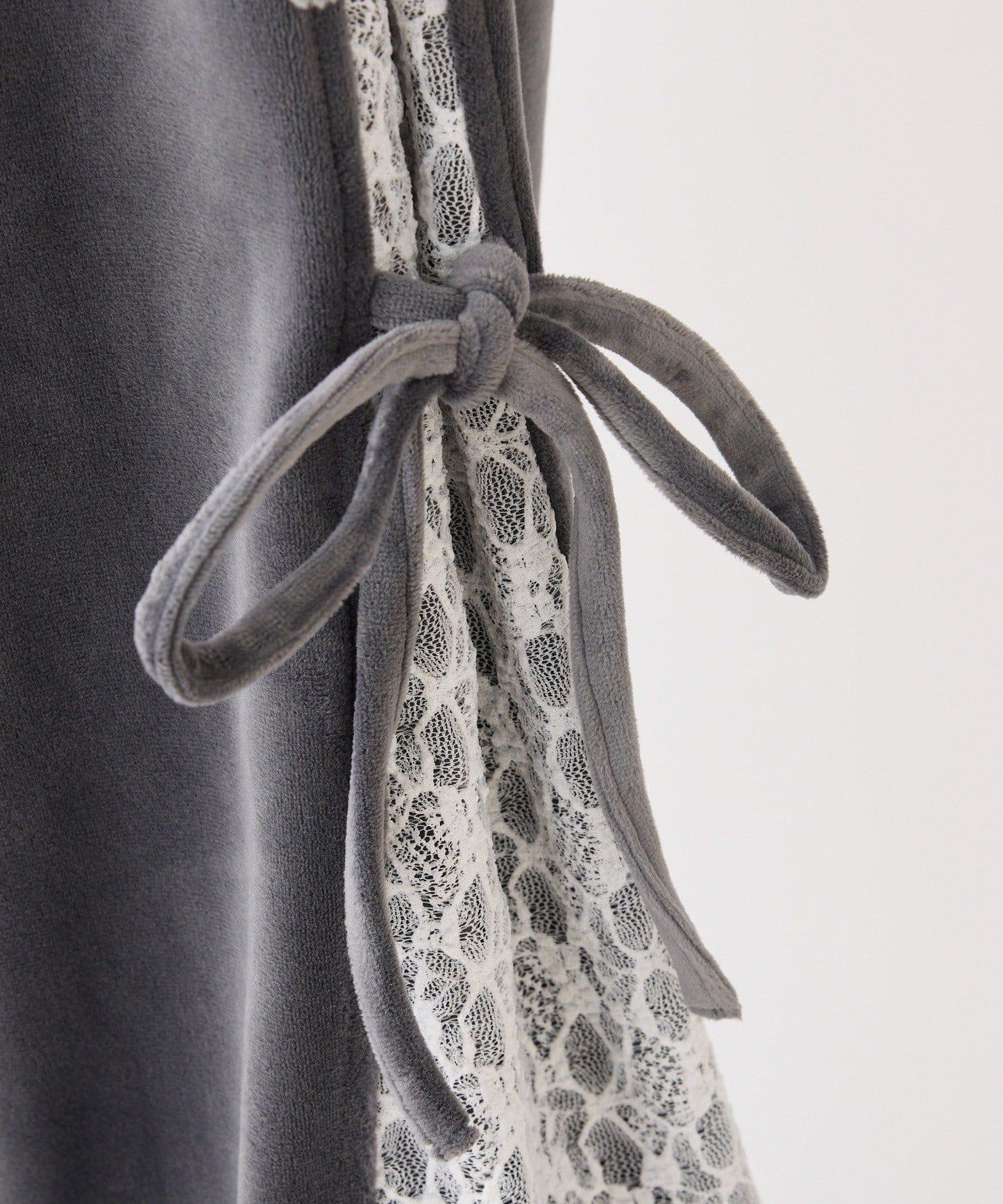 側邊蕾絲天鵝絨蝴蝶結長褲