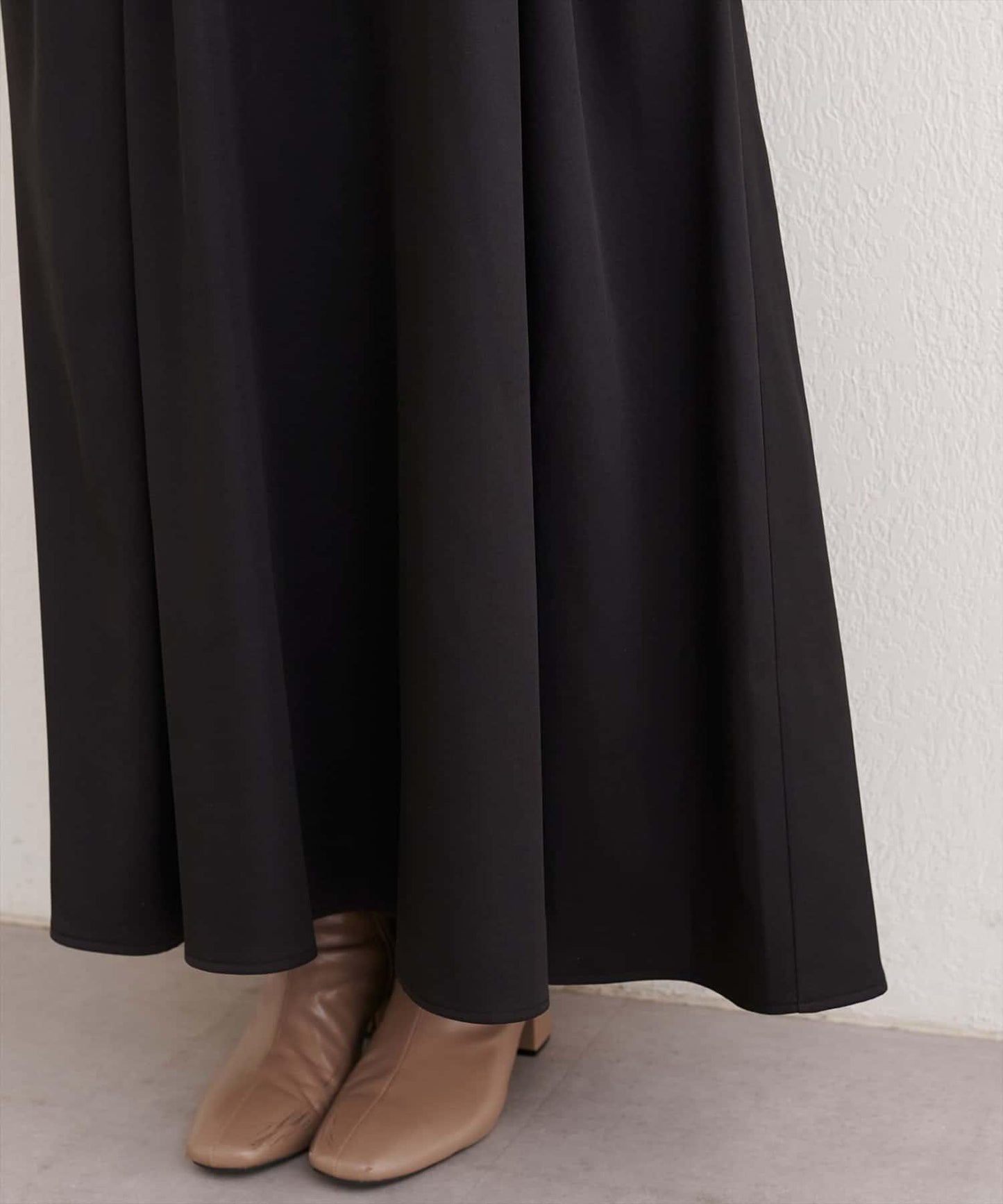 褶皺吊帶連衣裙