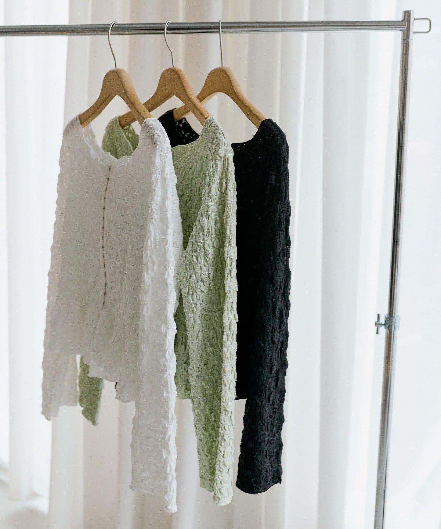 褶皺荷葉邊上衣