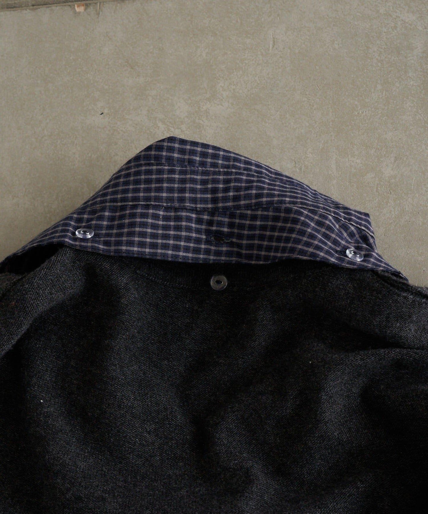 帶領V領刺繡針織衫