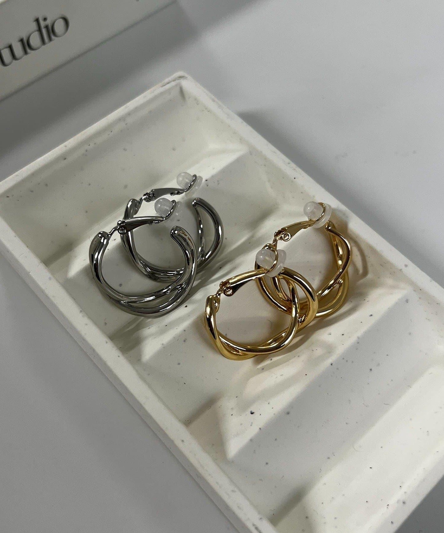 〈GOLDY/ゴールディ〉扭紋圓環耳環