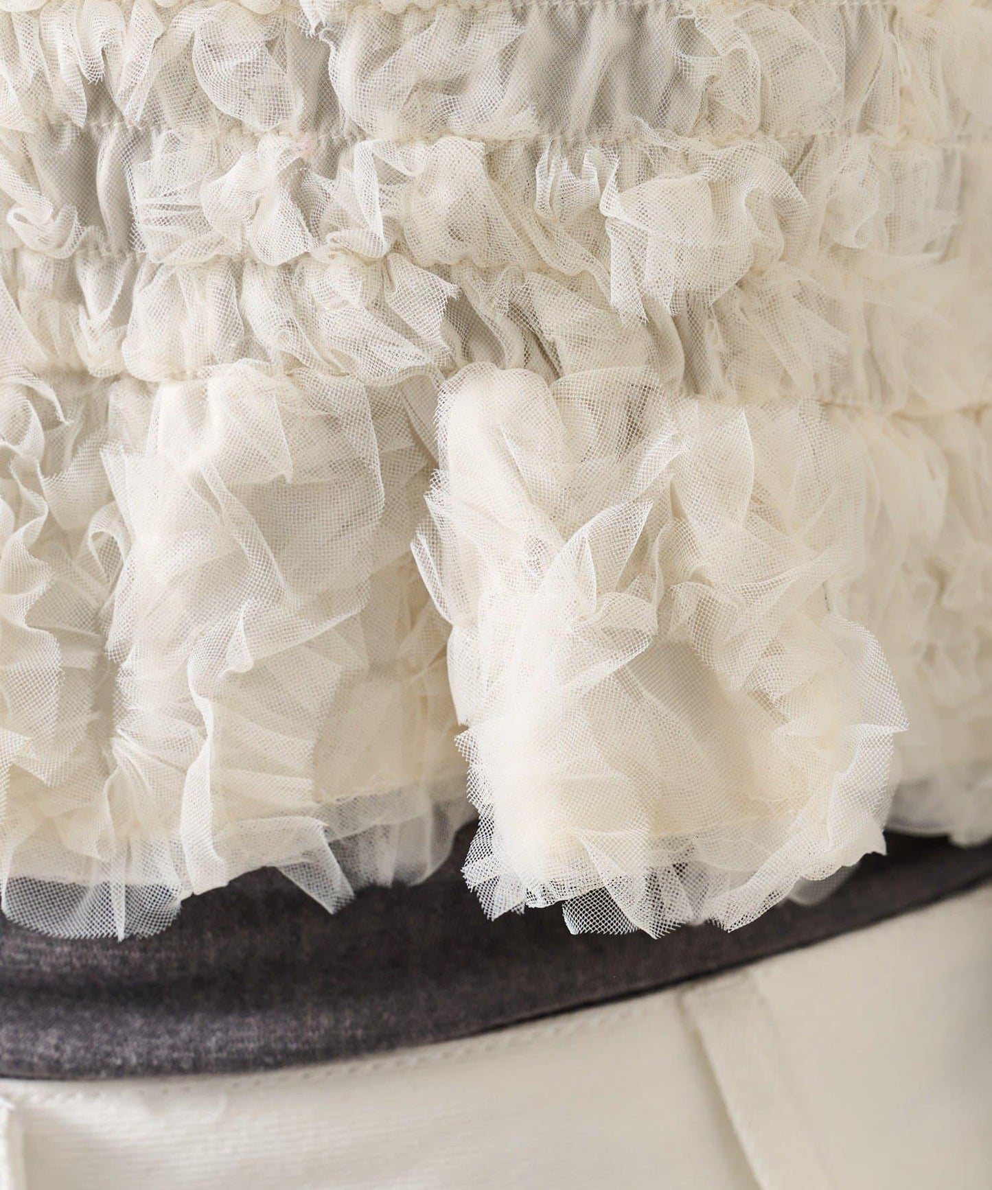 背部設計薄紗吊帶上衣