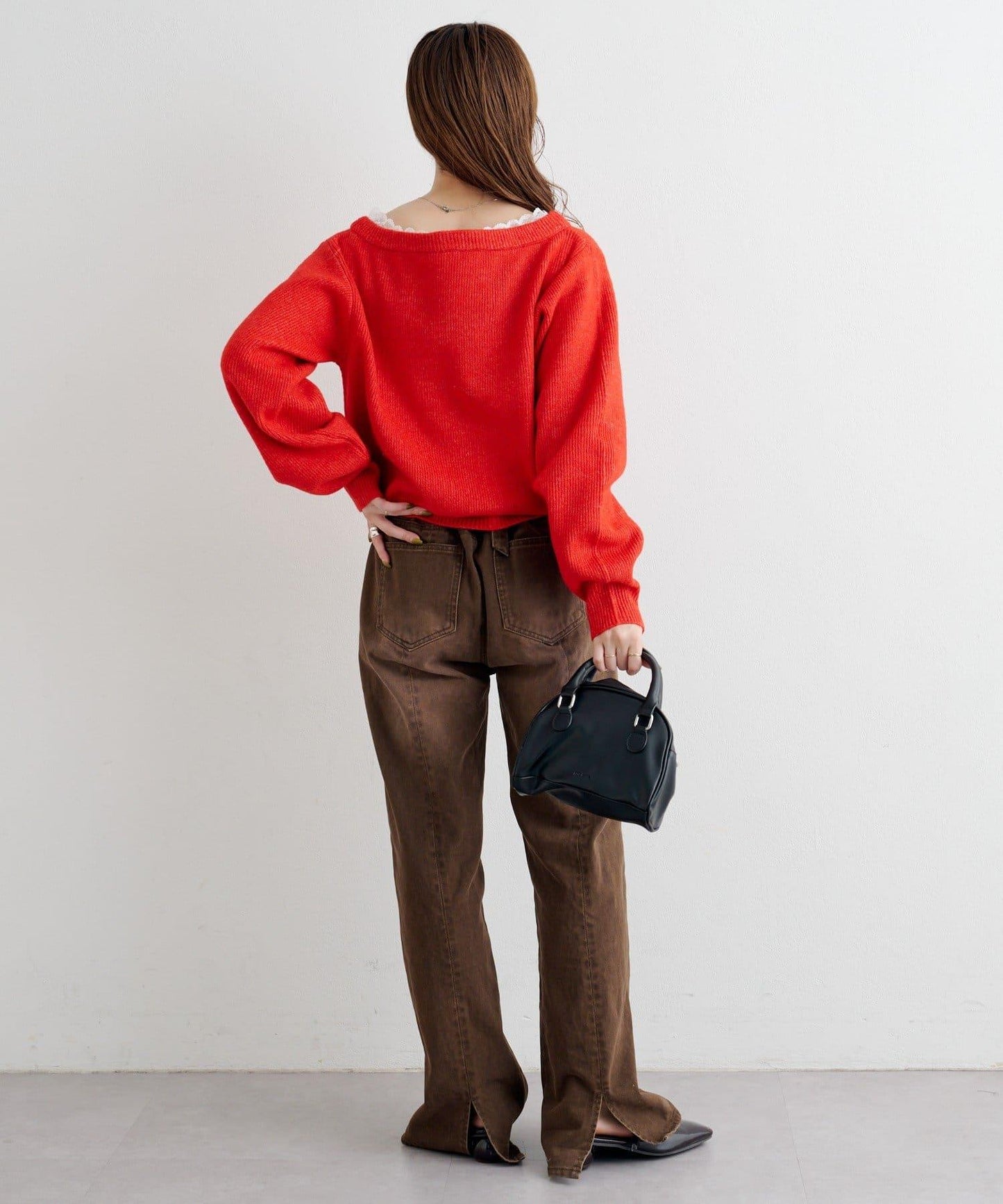 B 蕾絲拼接針織套頭衫