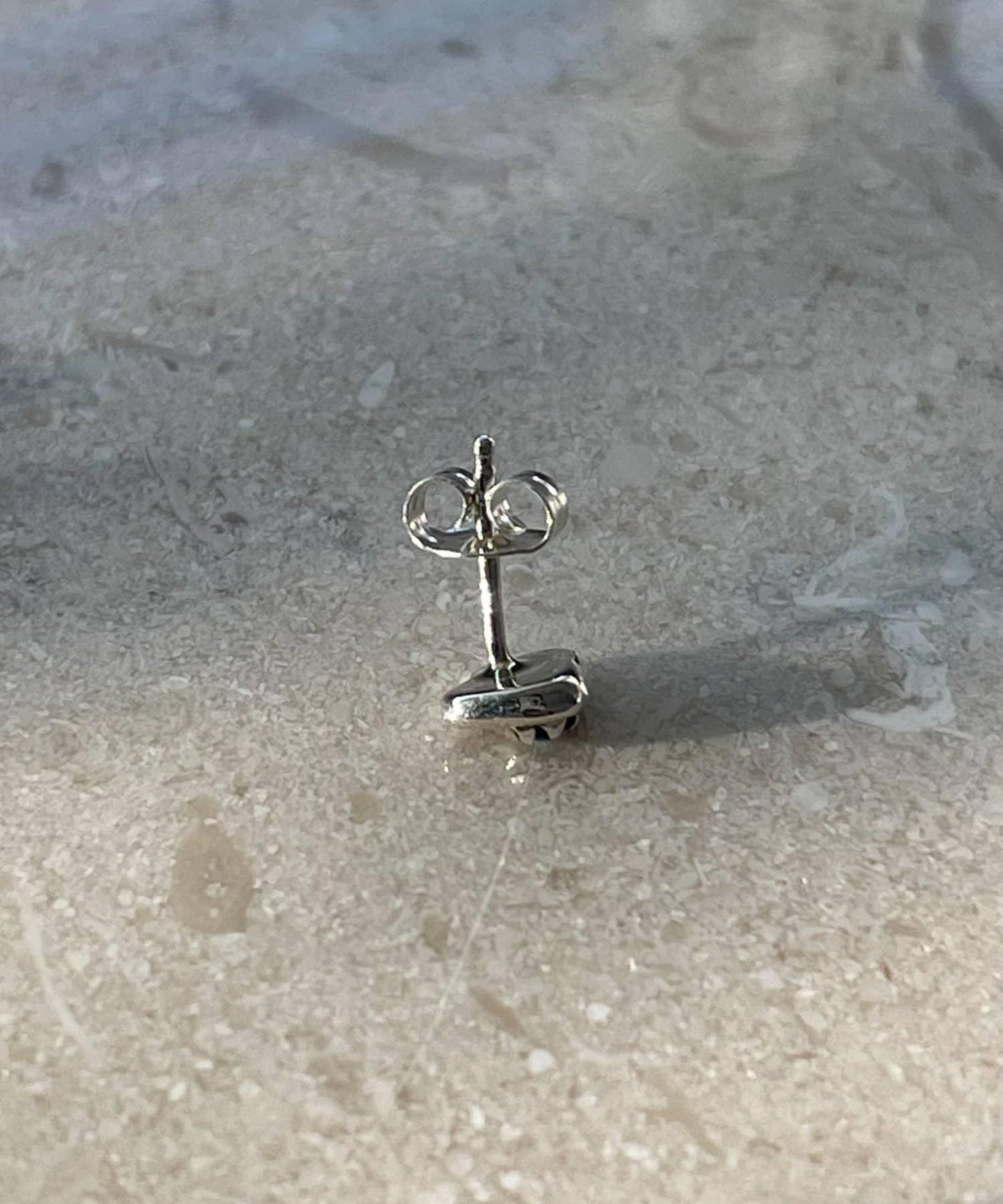 《スターリングシルバー使用》迷你愛心耳釘