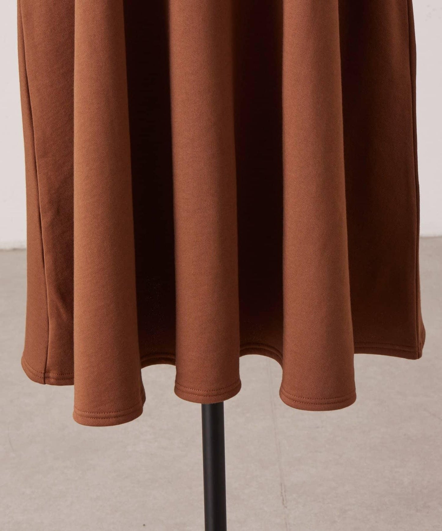 加絨喇叭連衣裙