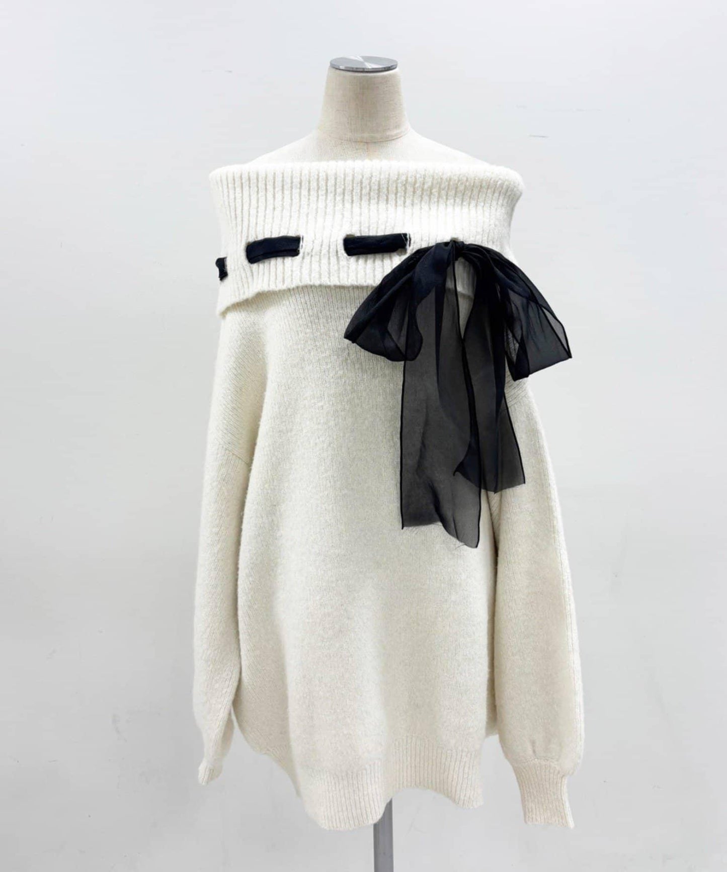 帶蝴蝶結一字肩針織連衣裙