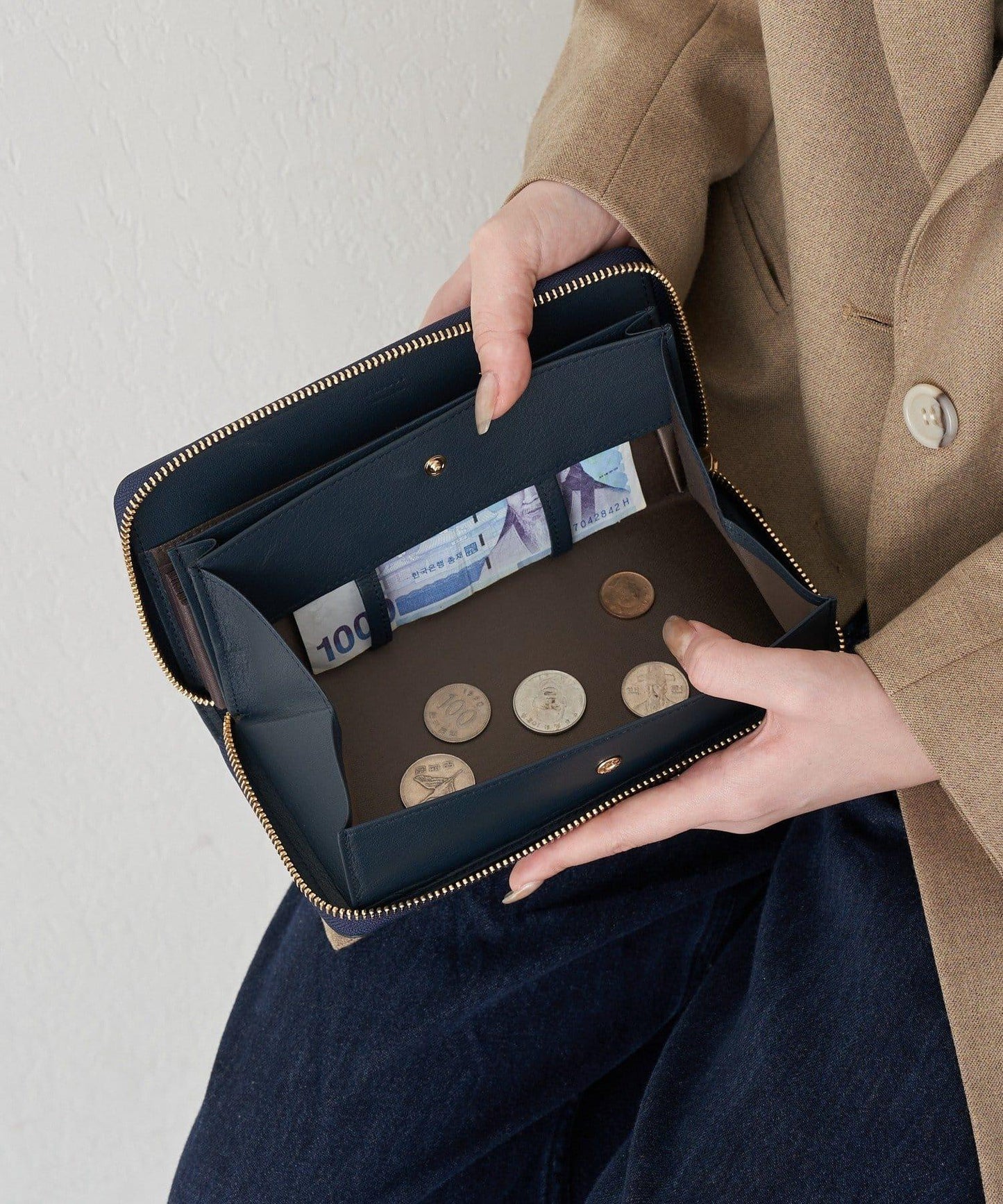 壓紋字母多功能錢包