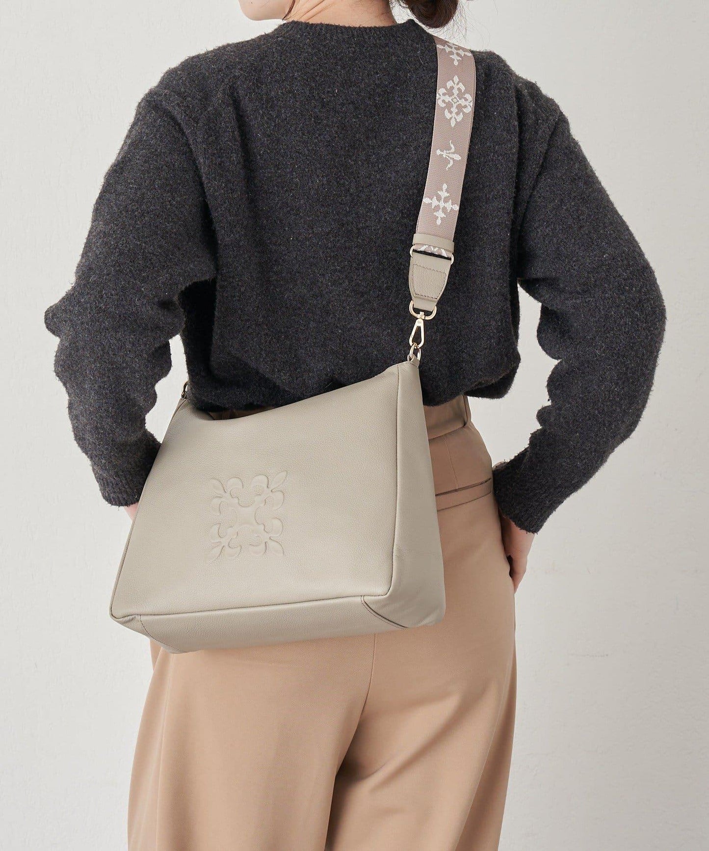 壓紋字母2WAY單肩斜挎包