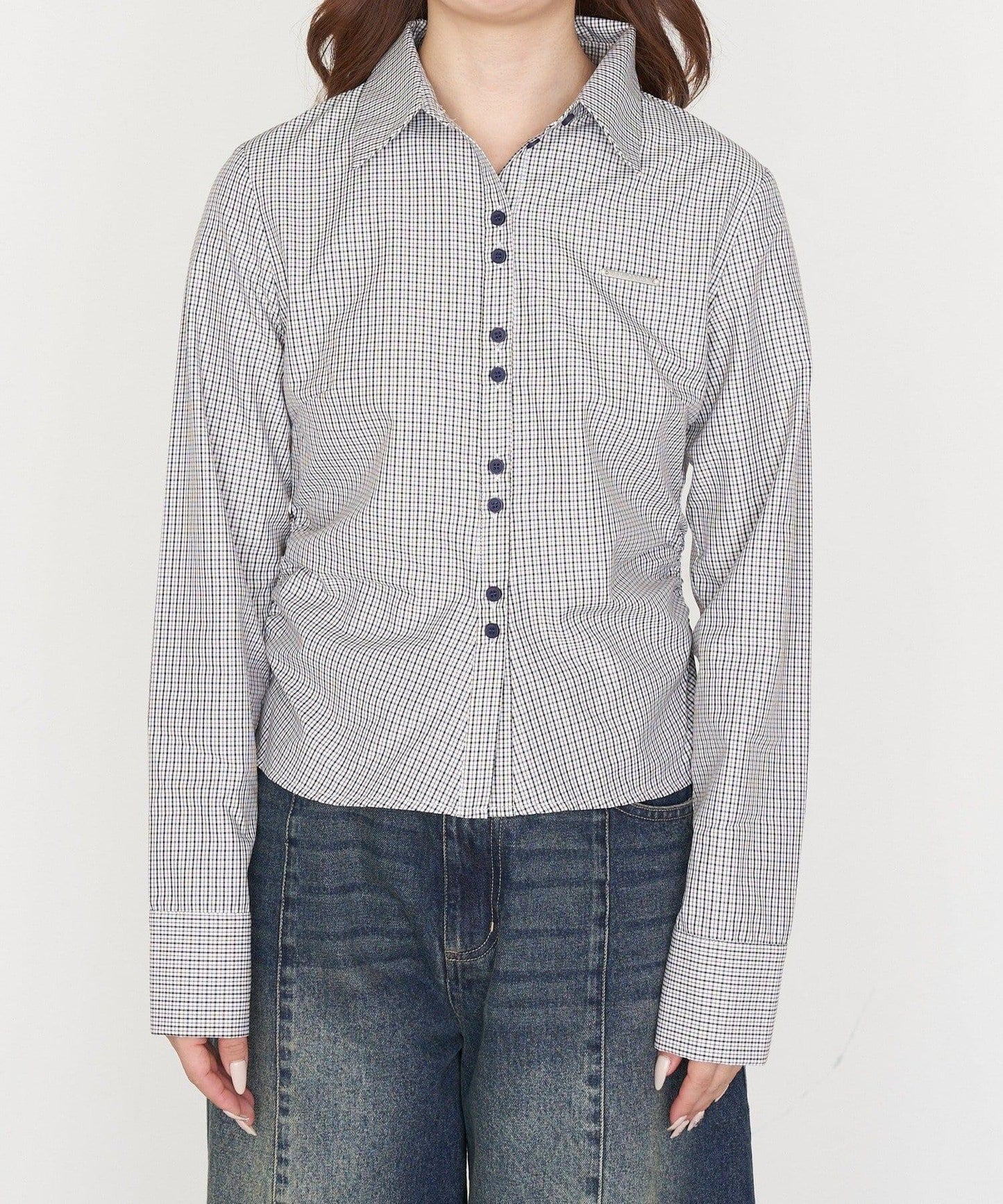 胸部刺繡修身襯衫