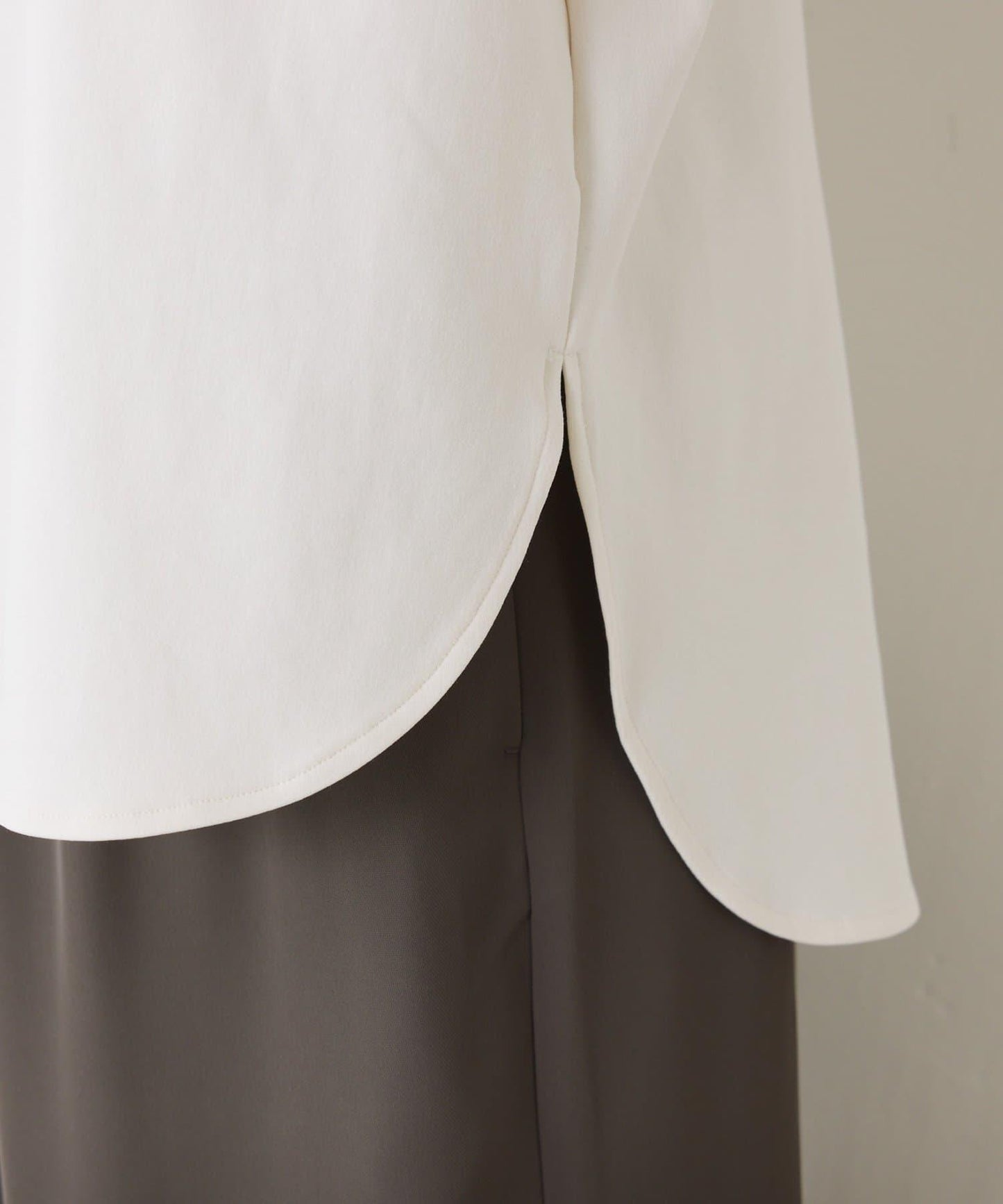 下襬圓弧彈力針織衫