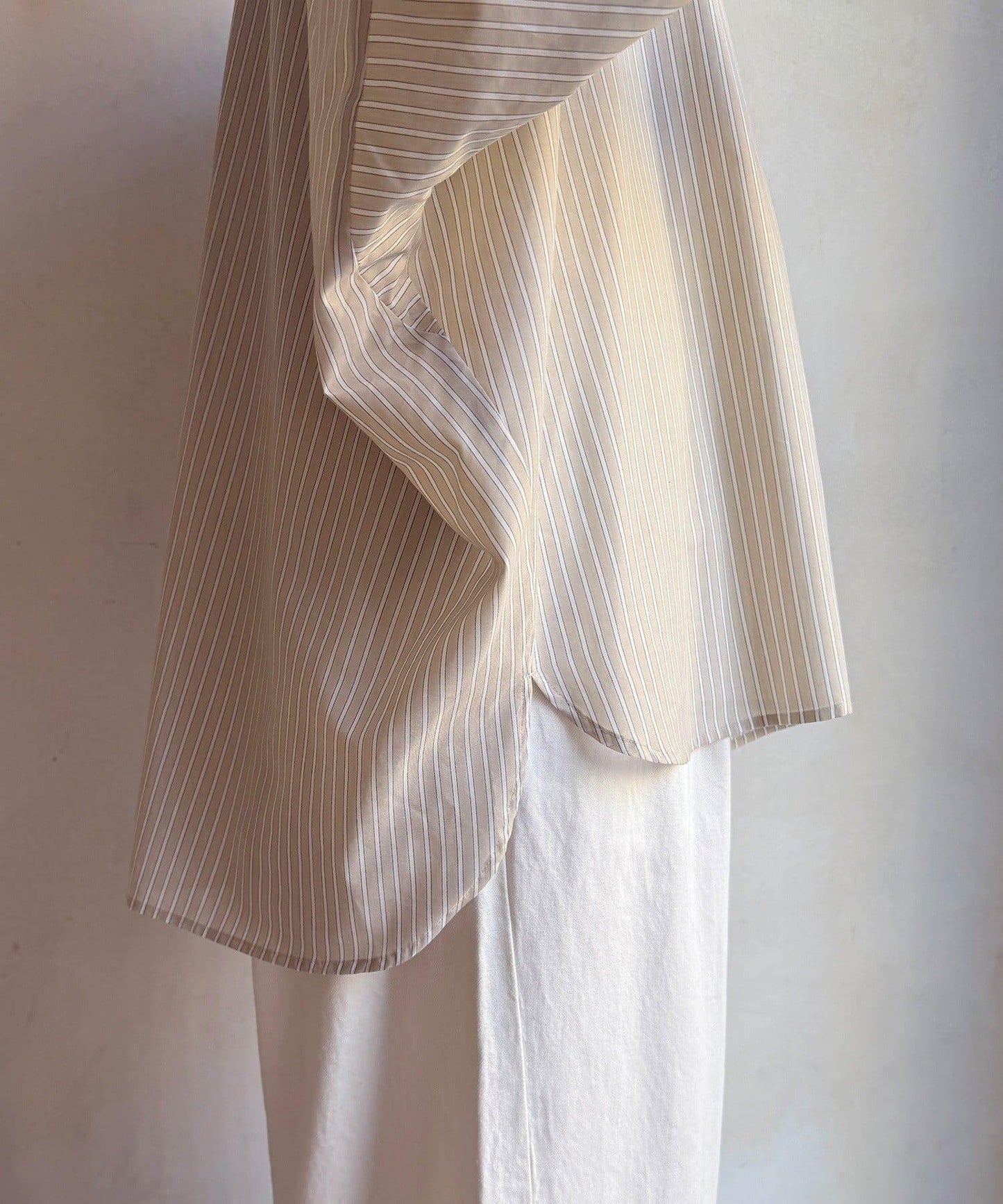 條紋寬鬆V領襯衫