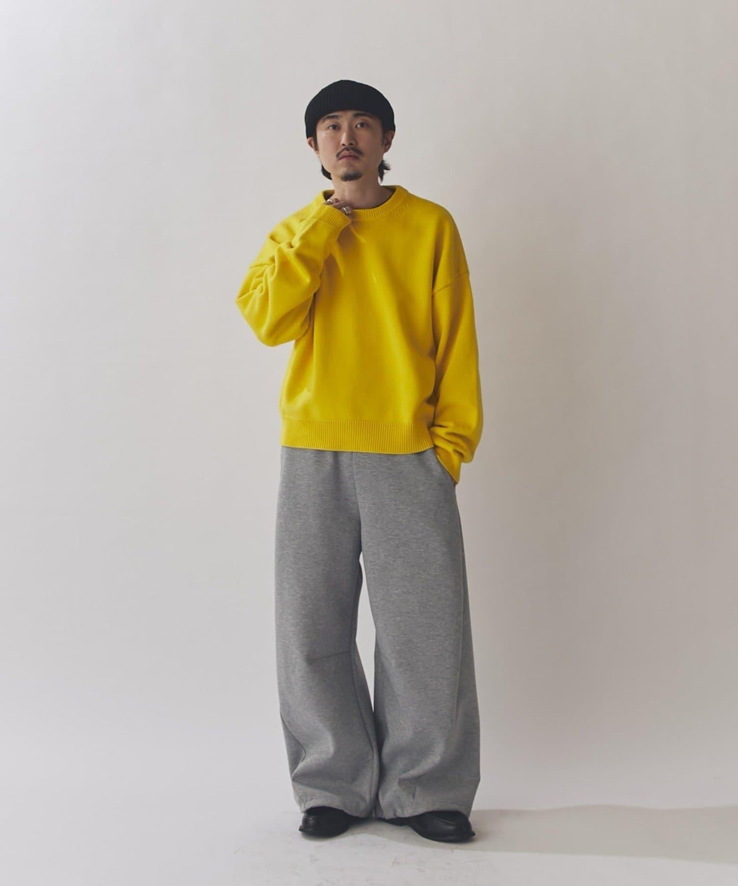 短款圓領針織上衣