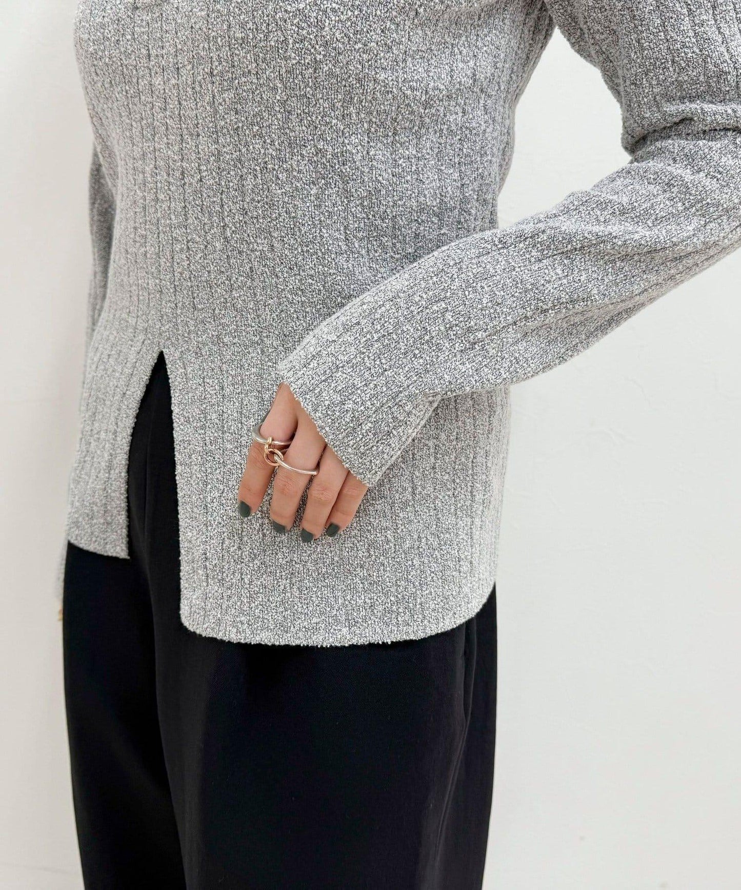 前中開叉 有領設計 套頭上衣