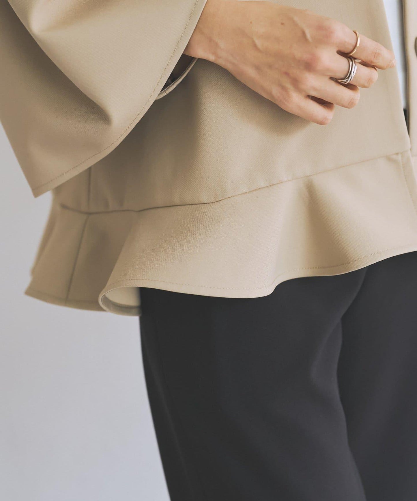 LIVETART 下襬荷葉邊夾克