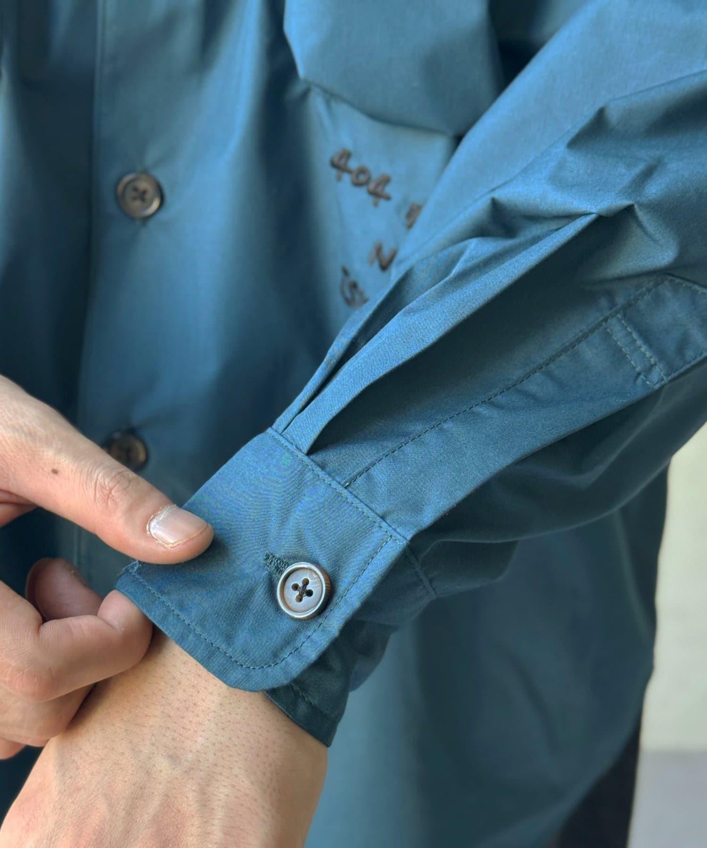 塗鴉刺繡圖案襯衫