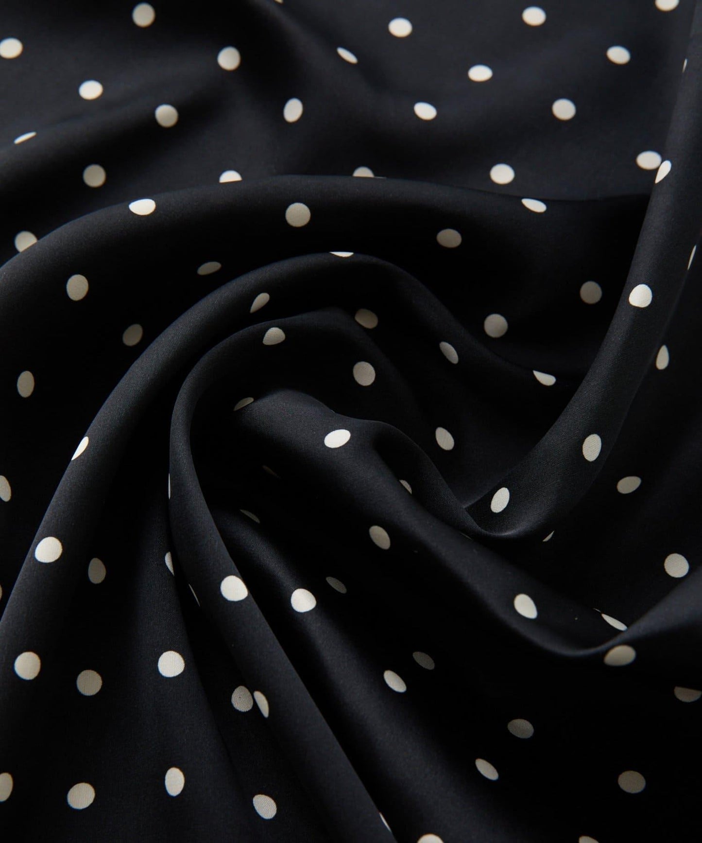 PAPILLONNER/パピヨネ 方形波點設計 絲巾(禮儀款)