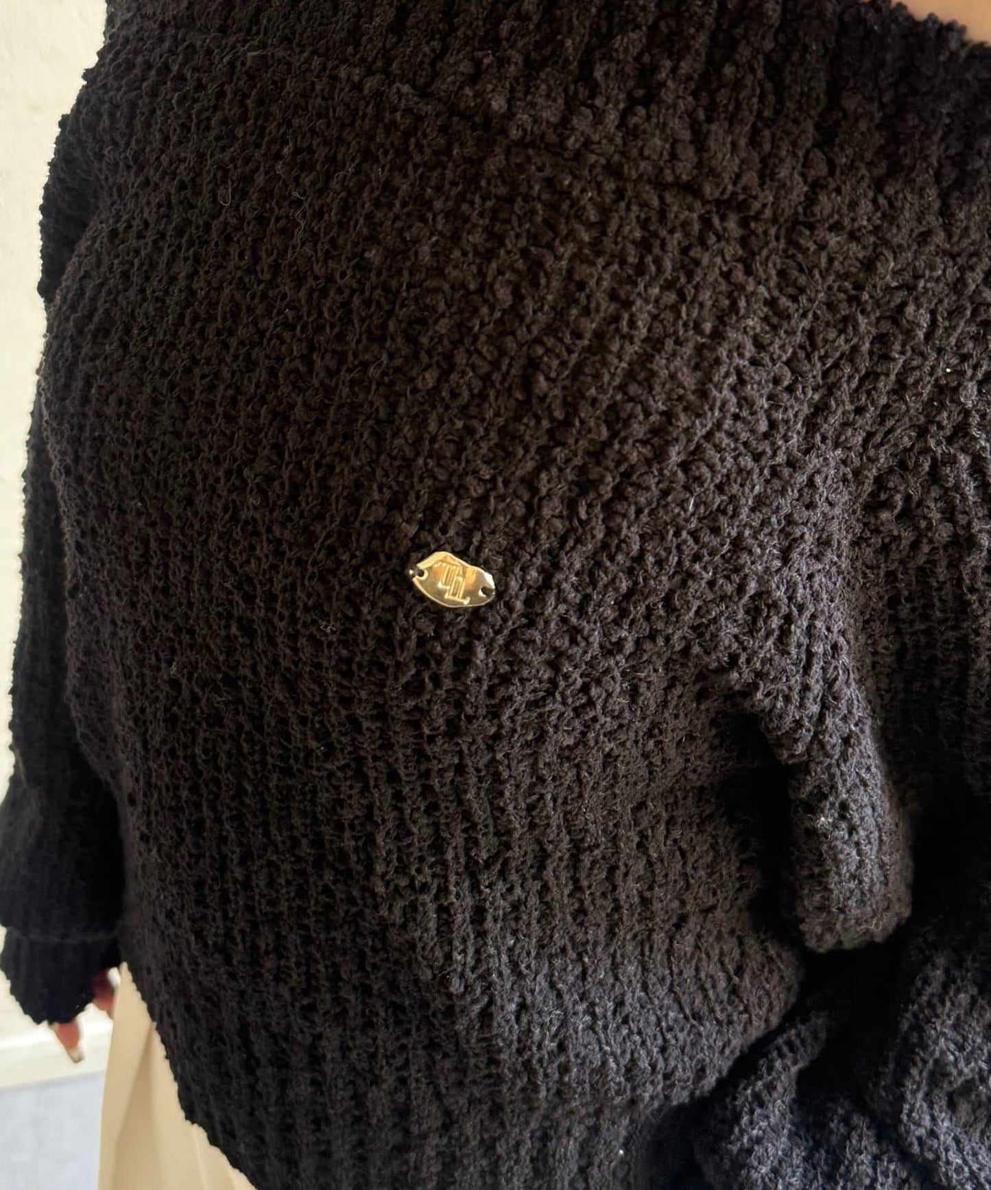 凹凸紗線船領設計針織上衣